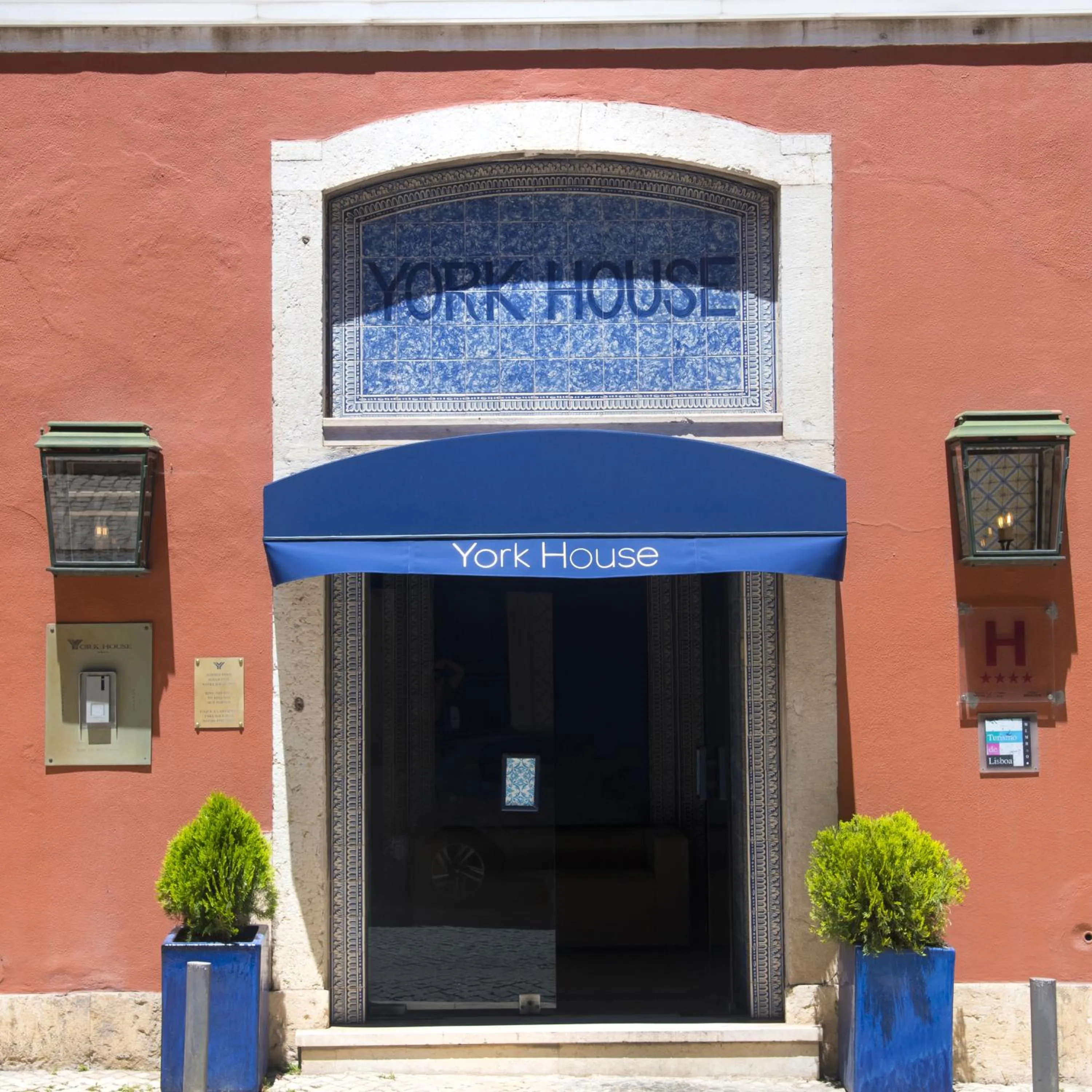 Facade/entrance in York House Lisboa Hotel