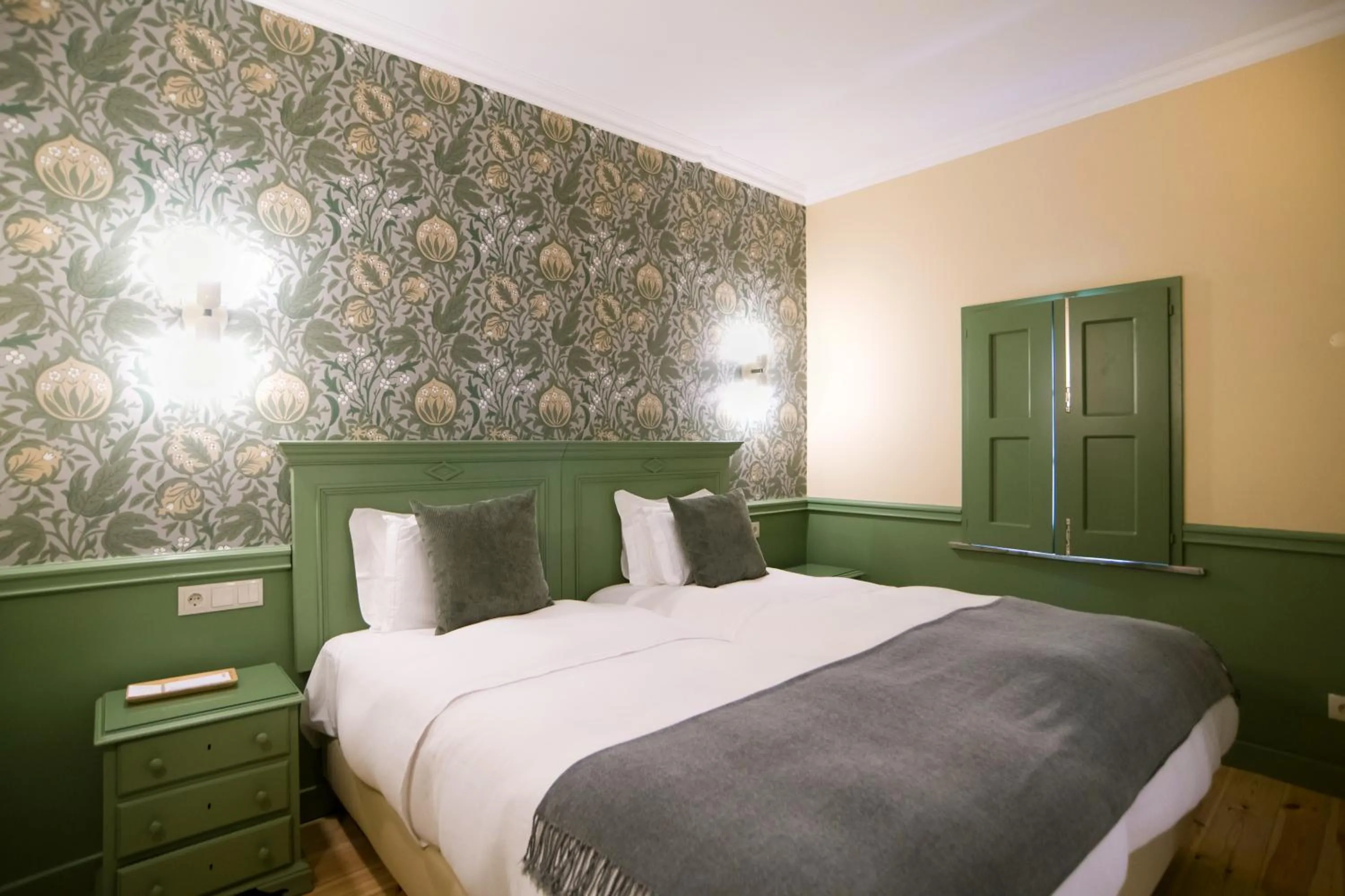 Bed in York House Lisboa Hotel