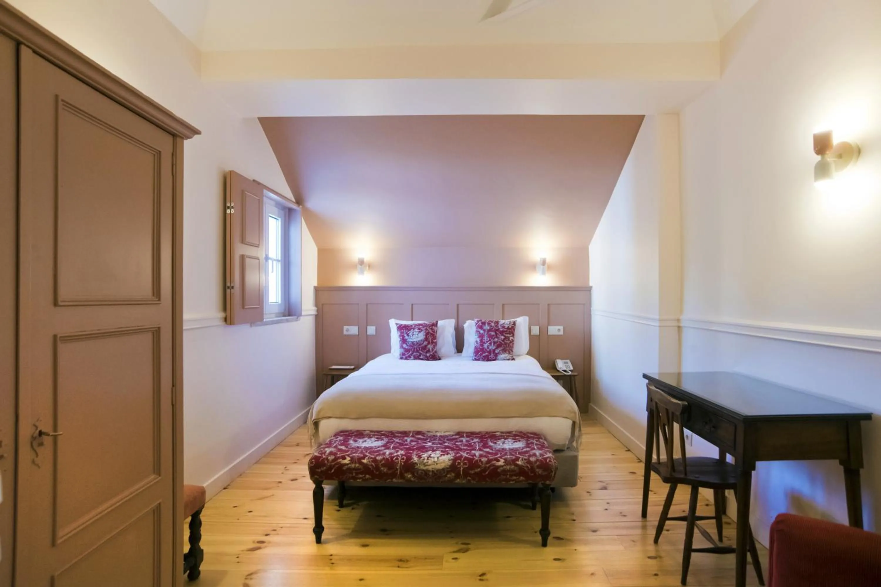 Bed in York House Lisboa Hotel