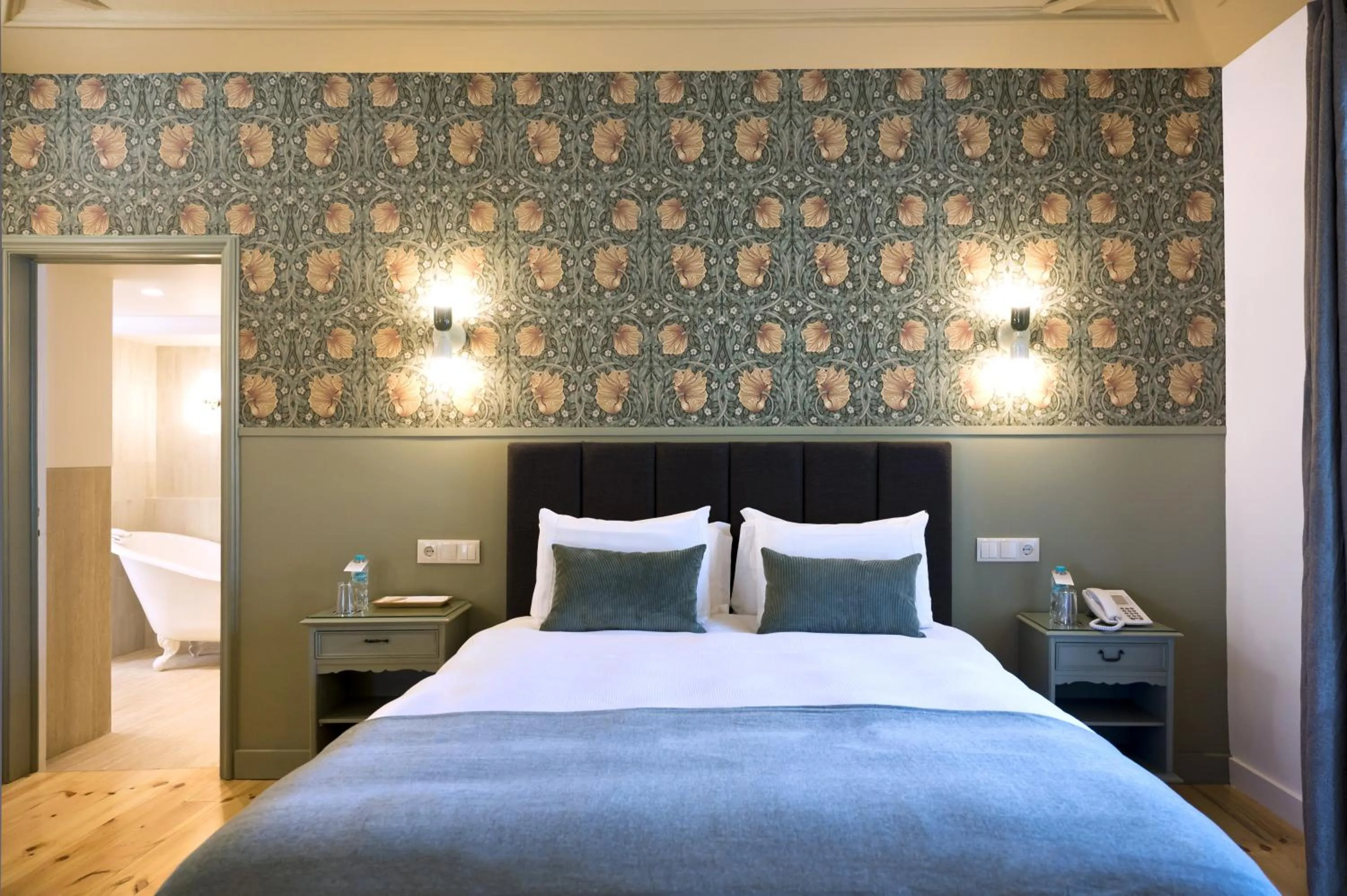 Bed in York House Lisboa Hotel