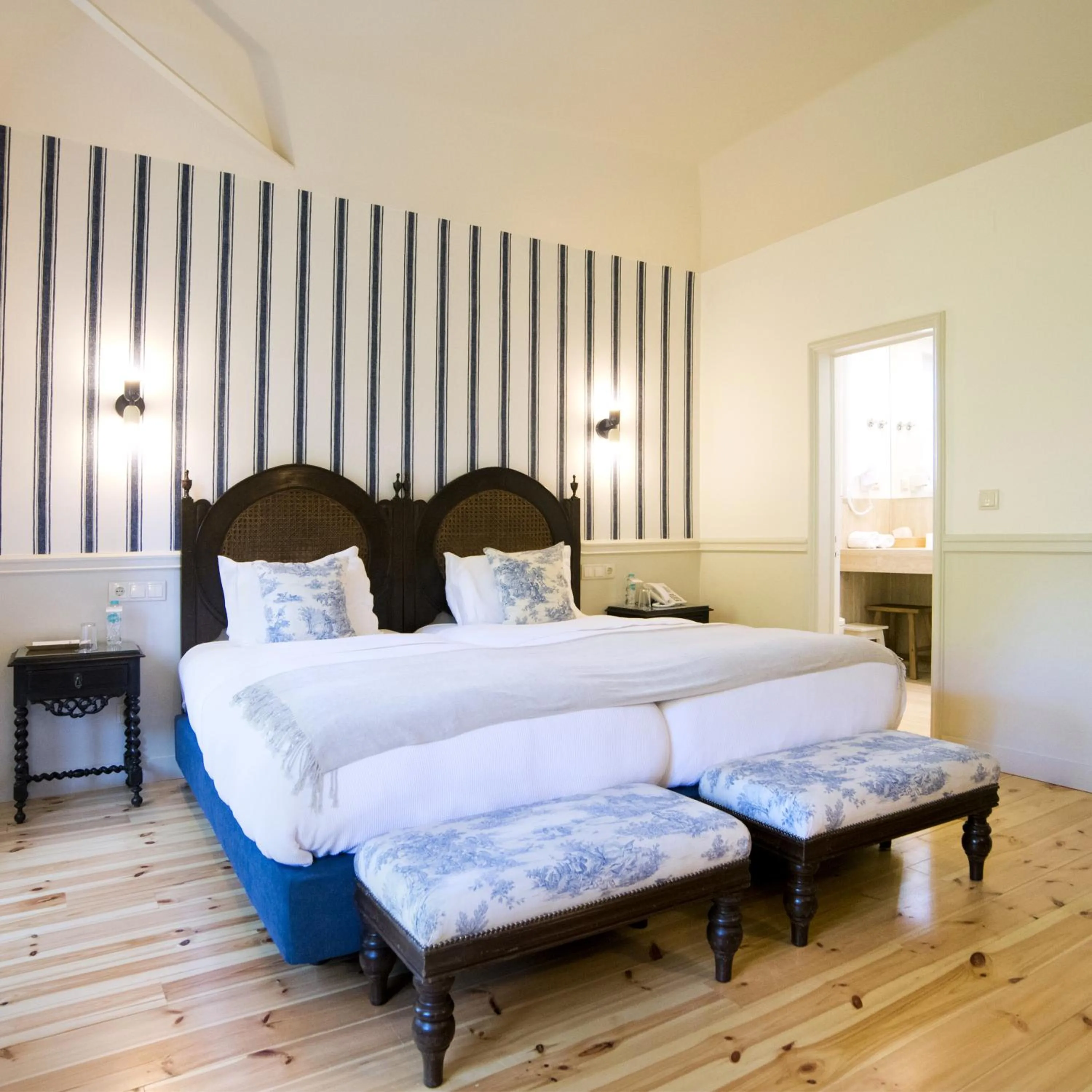 Bed in York House Lisboa Hotel