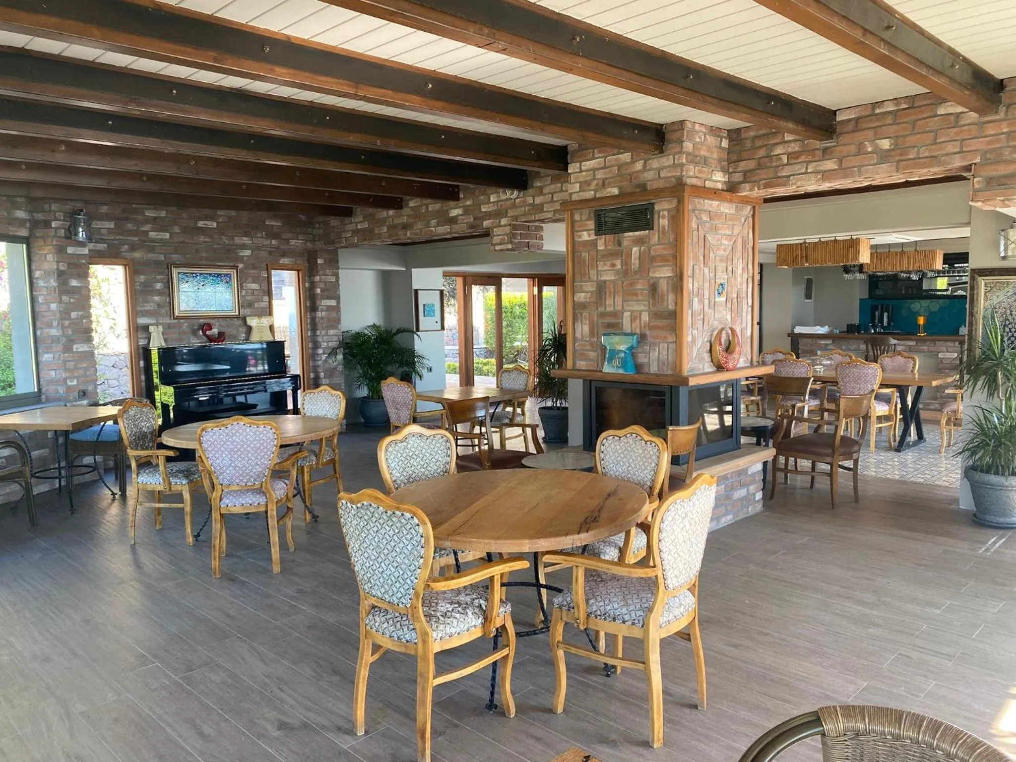 Restaurant/places to eat in Assos Longevity Hotel