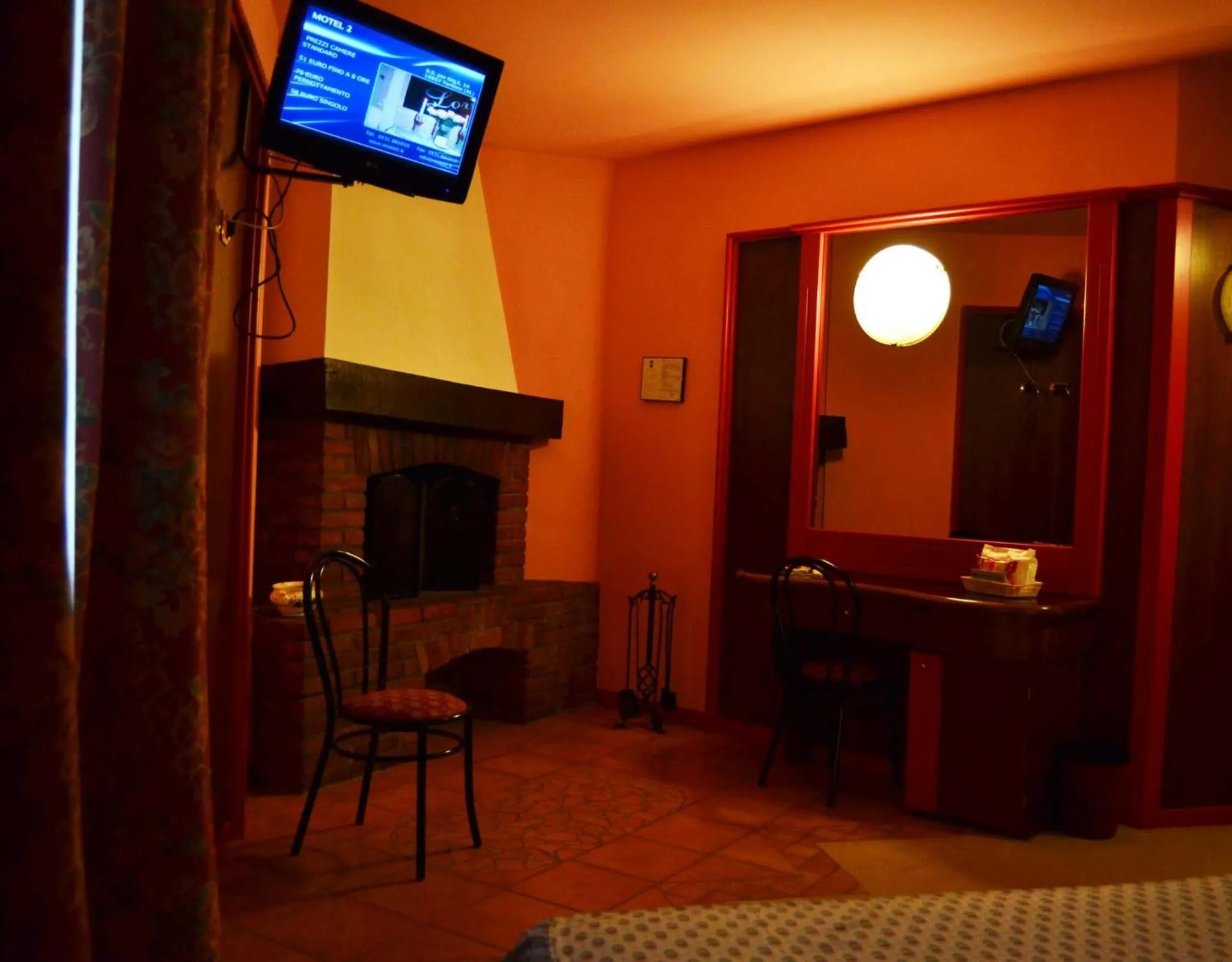Decorative detail in Hotel Motel 2