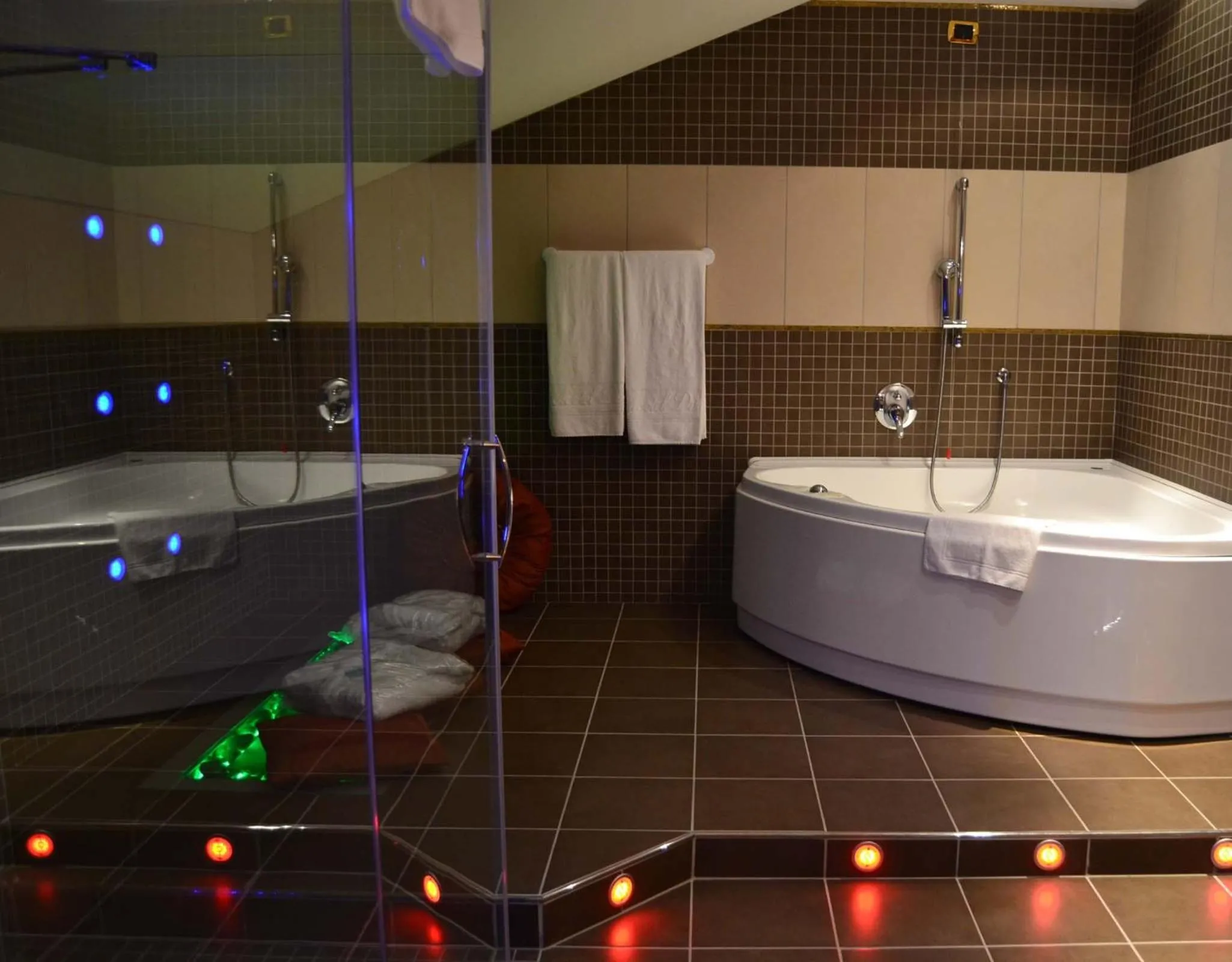 Bathroom in Hotel Motel 2