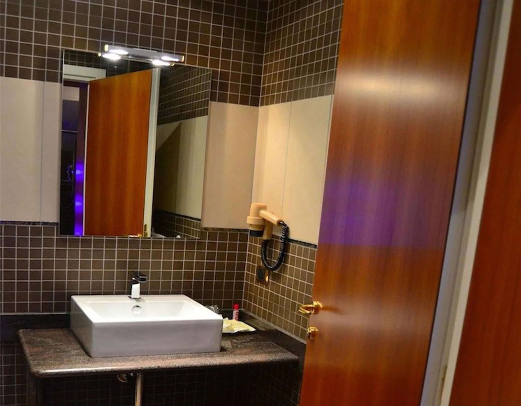 Bathroom in Hotel Motel 2