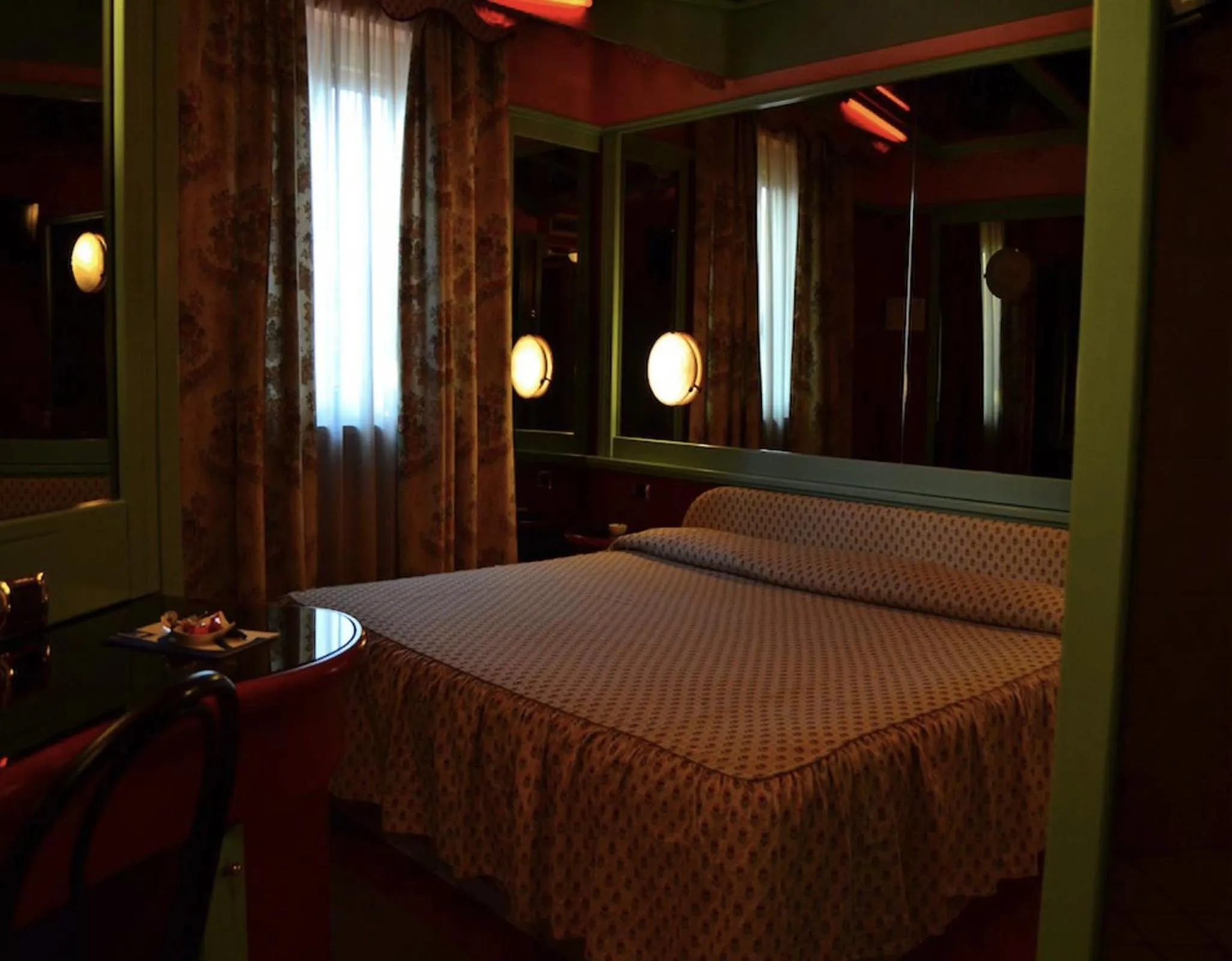 Day, Bed in Hotel Motel 2
