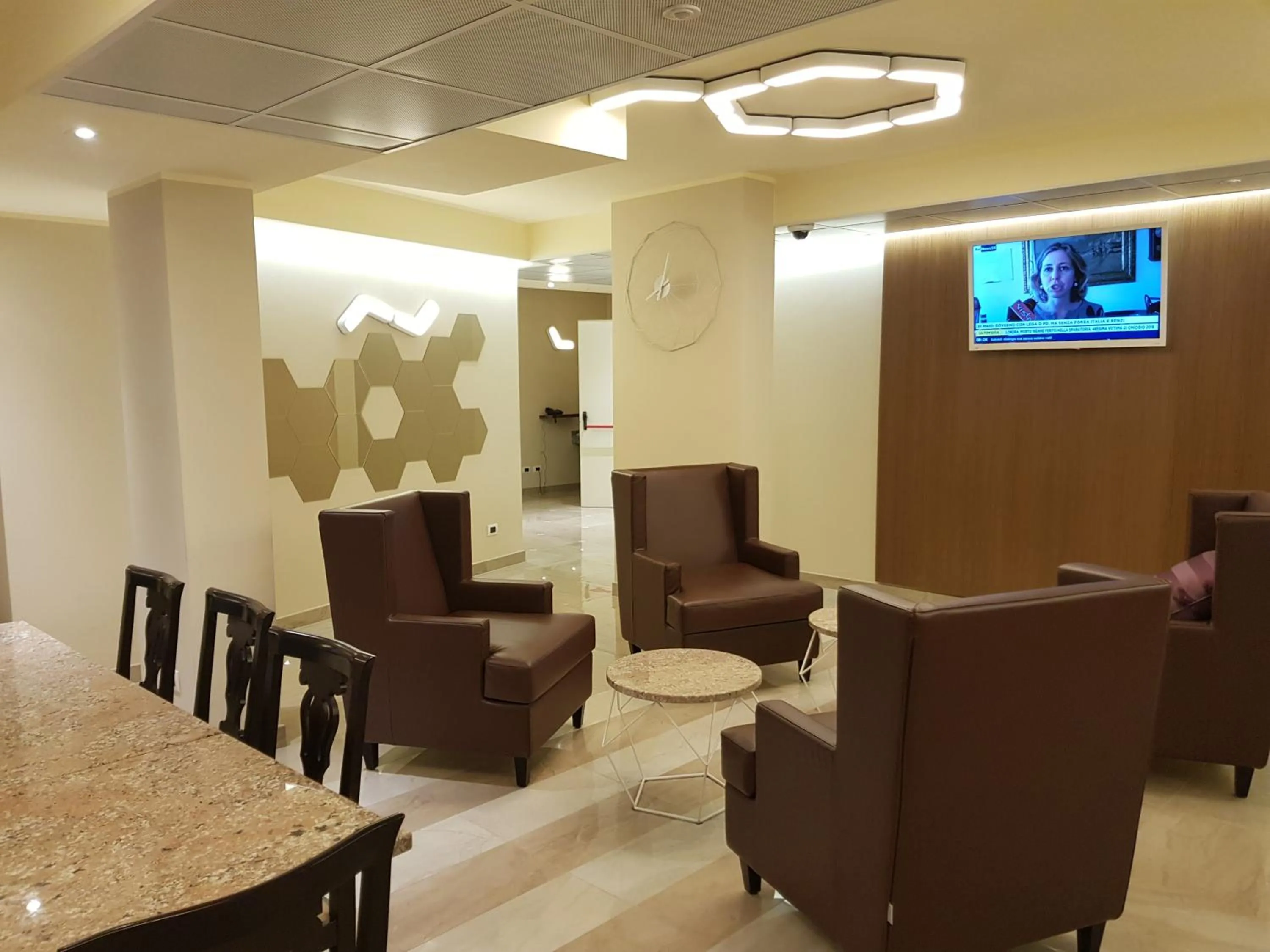 Communal lounge/ TV room in Hotel Motel 2