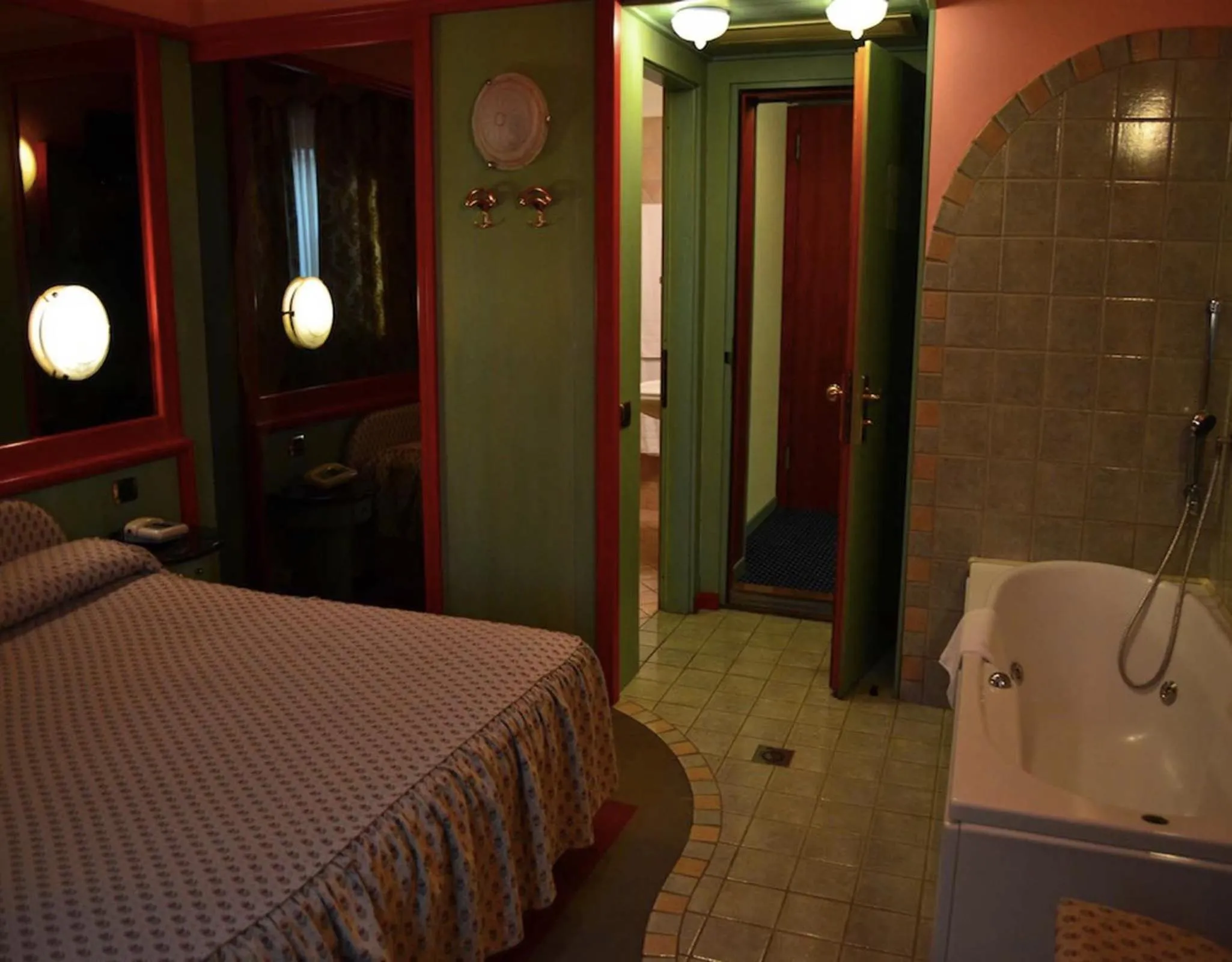 Photo of the whole room, Bed in Hotel Motel 2