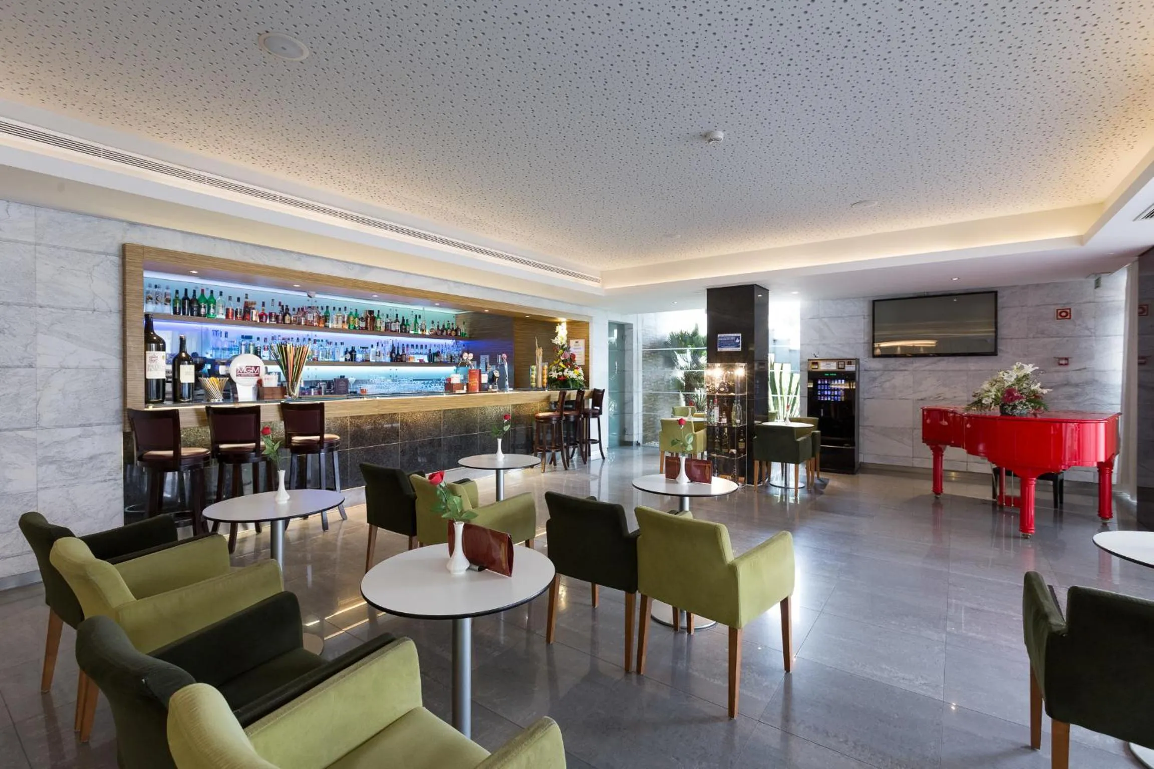 Lounge or bar in Muthu Clube Praia da Oura