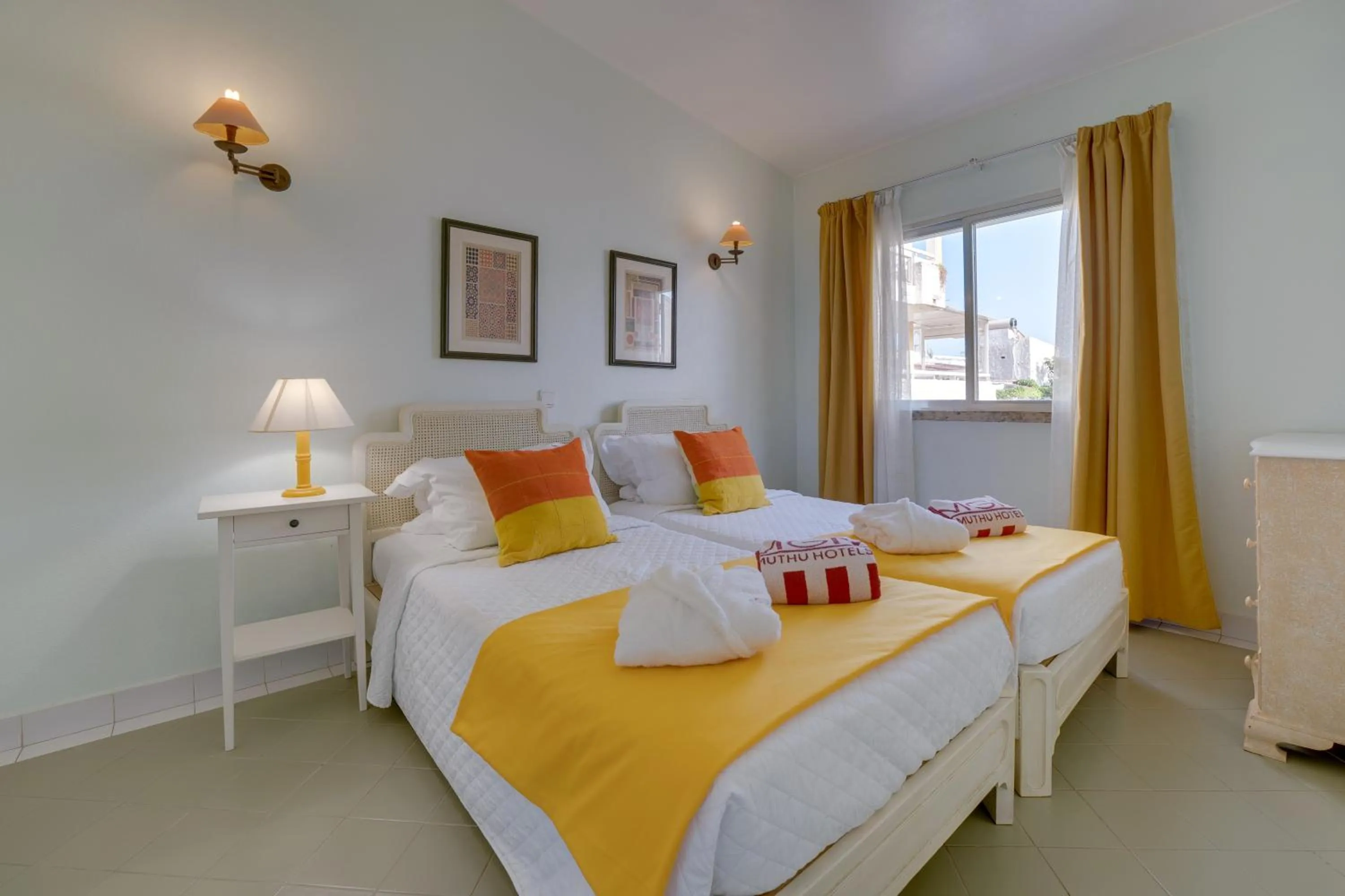 Bedroom, Bed in Muthu Clube Praia da Oura