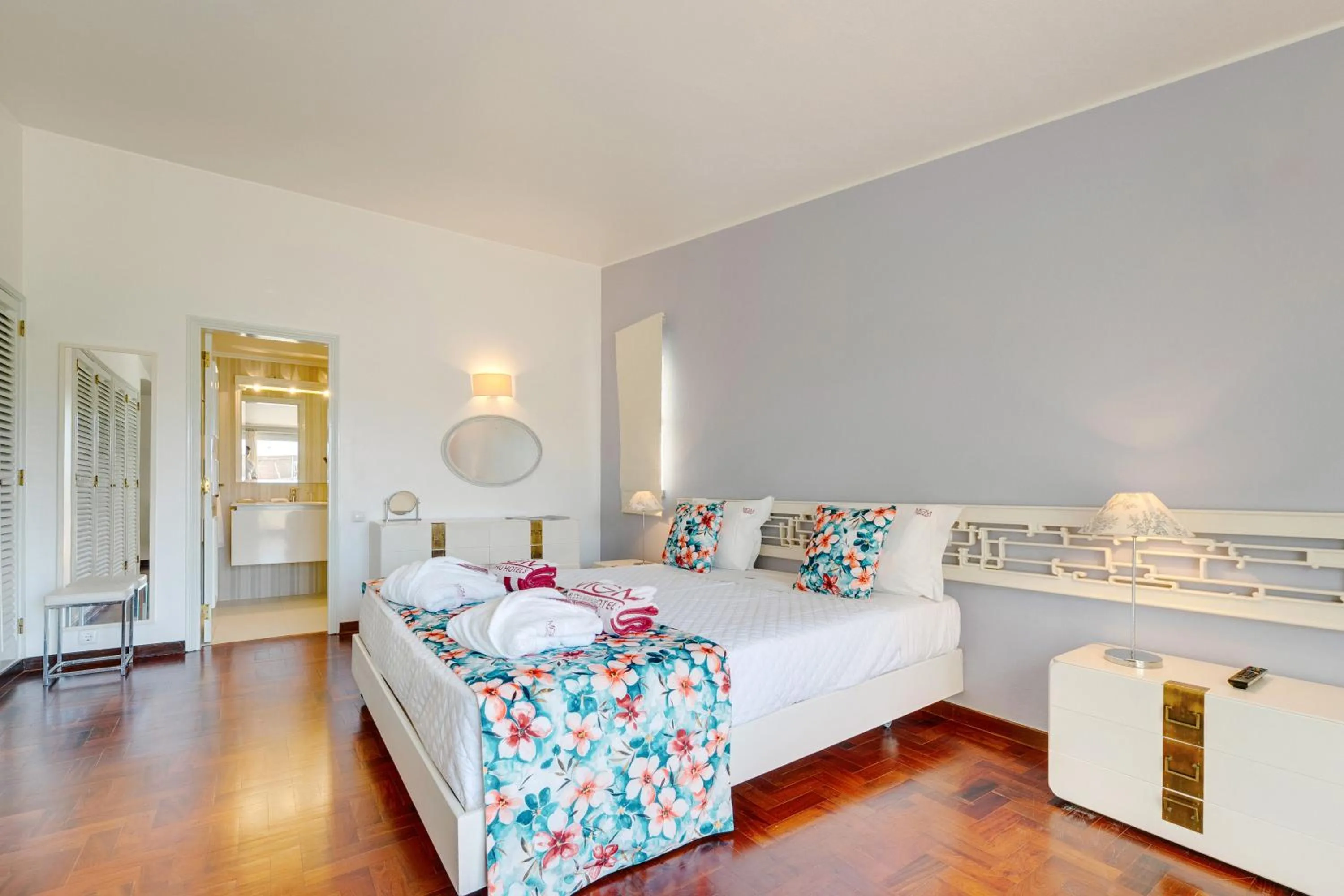 Bedroom, Bed in Muthu Clube Praia da Oura