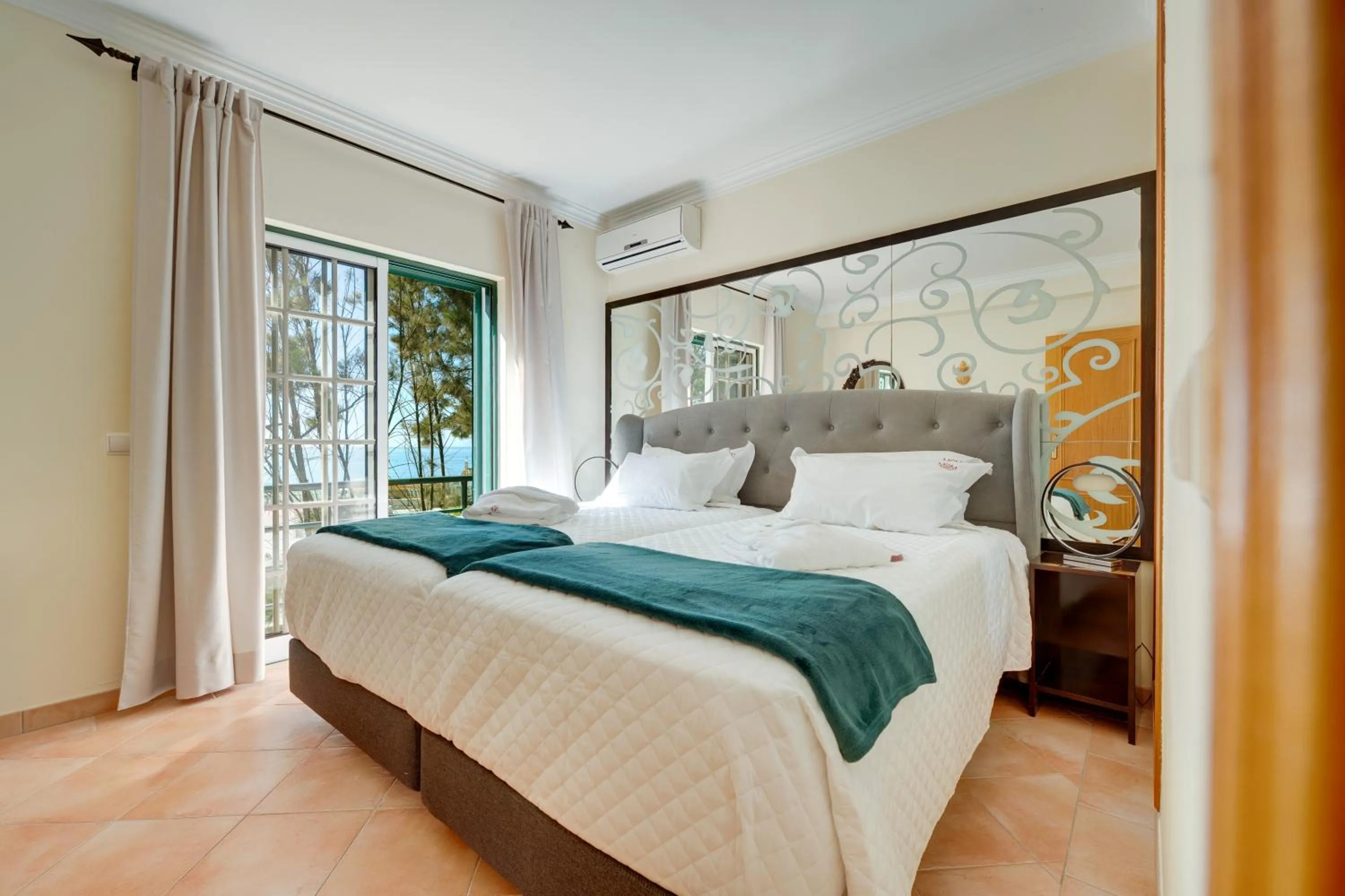 Bedroom, Bed in Muthu Clube Praia da Oura