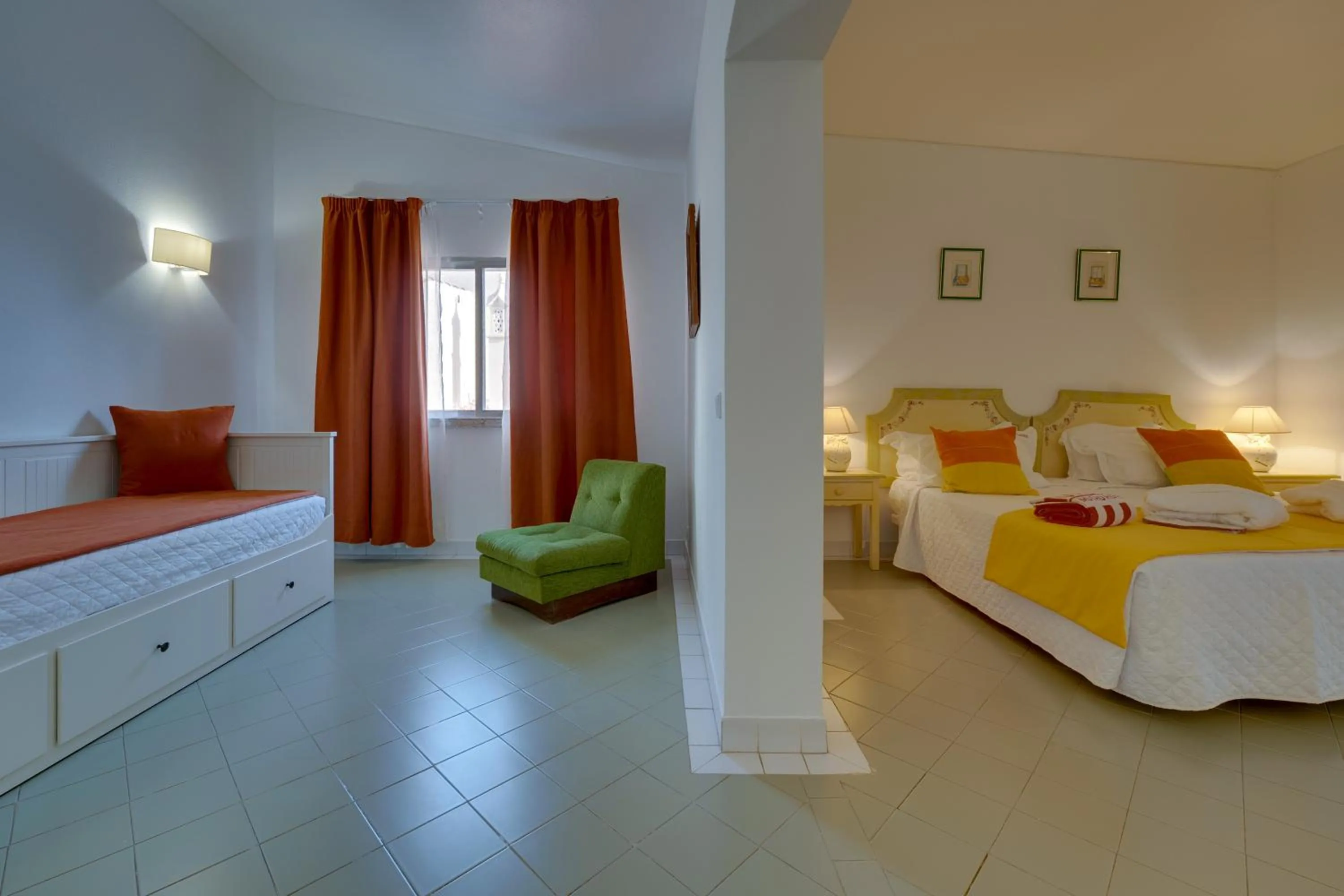 Bedroom, Bed in Muthu Clube Praia da Oura