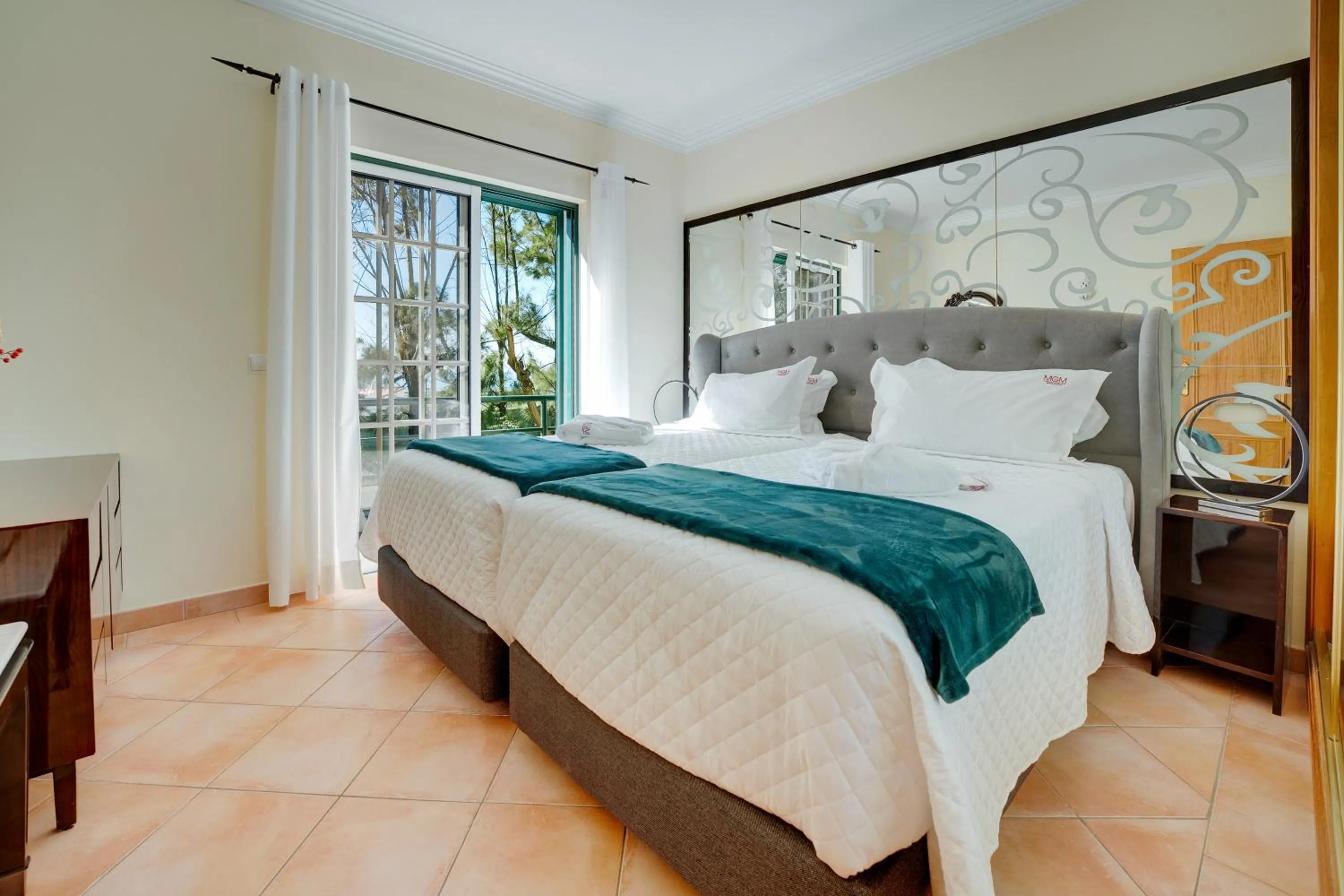 Bedroom, Bed in Muthu Clube Praia da Oura