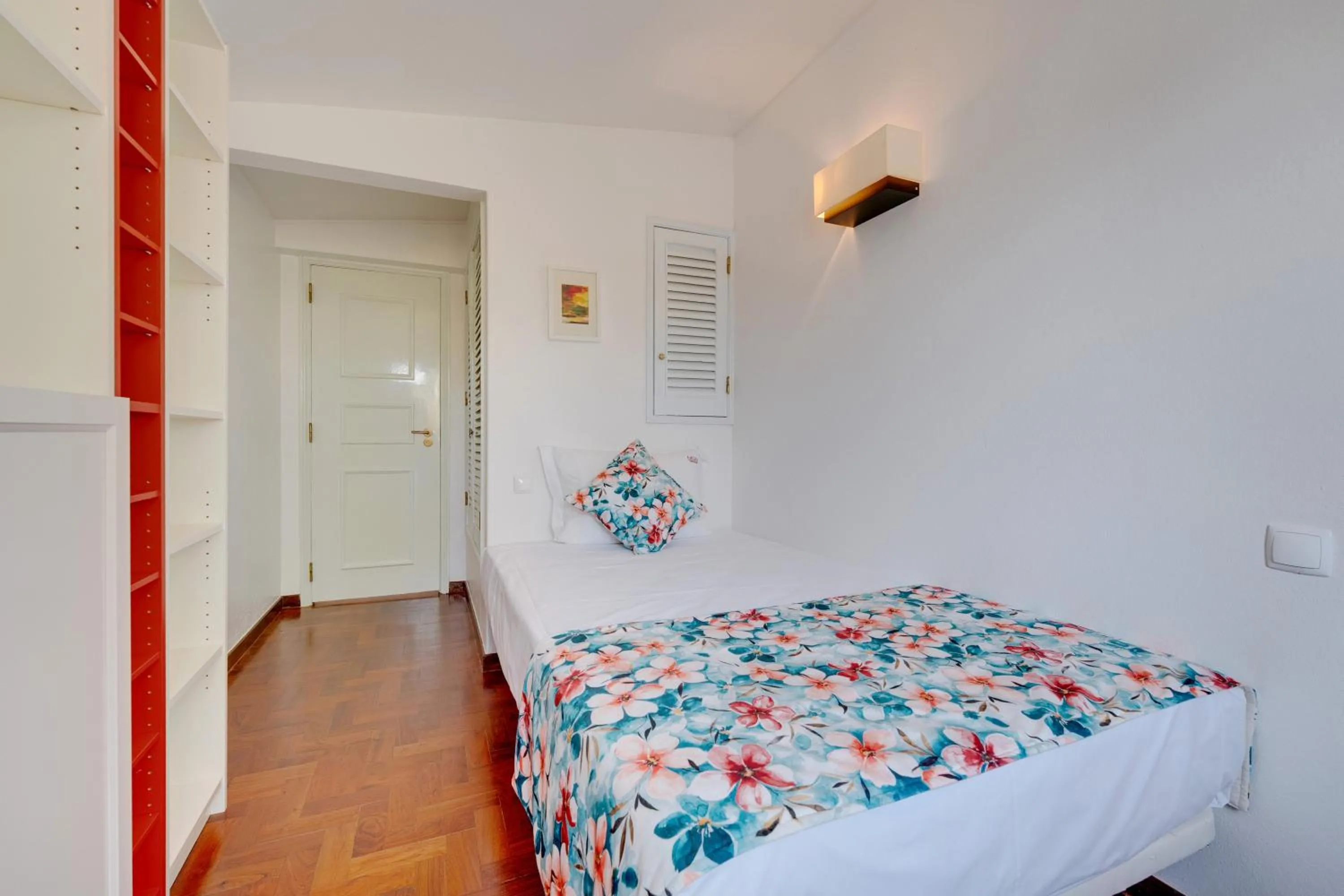 Bedroom, Bed in Muthu Clube Praia da Oura