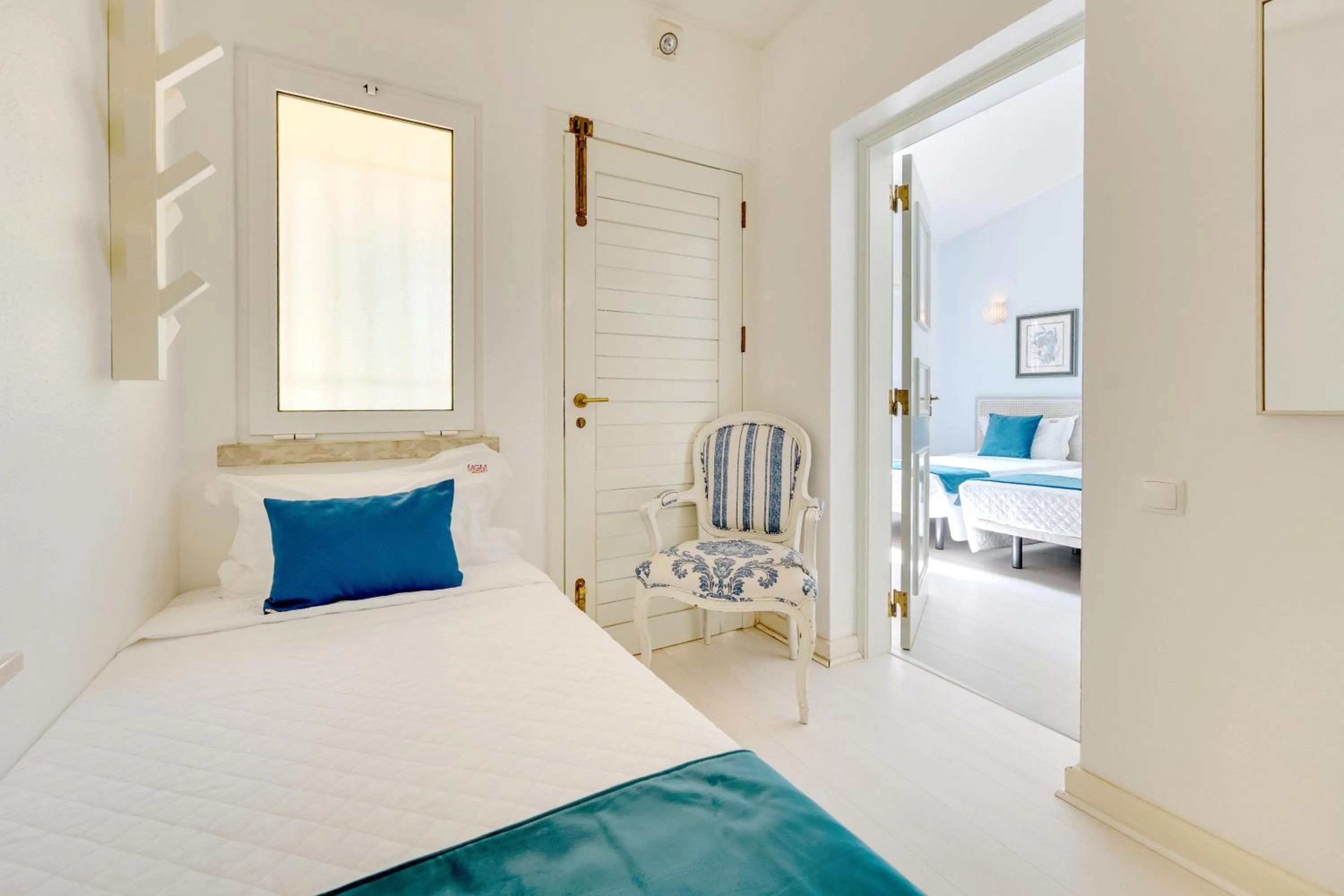 Bedroom, Bed in Muthu Clube Praia da Oura