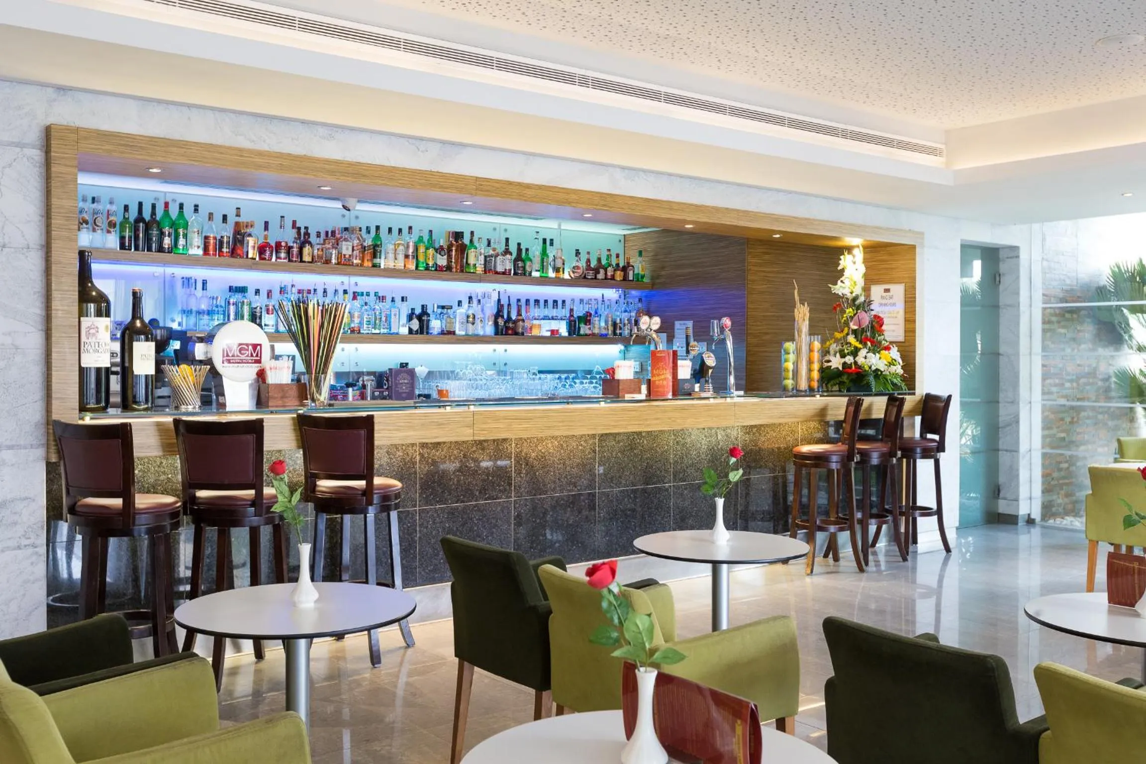 Lounge or bar in Muthu Clube Praia da Oura