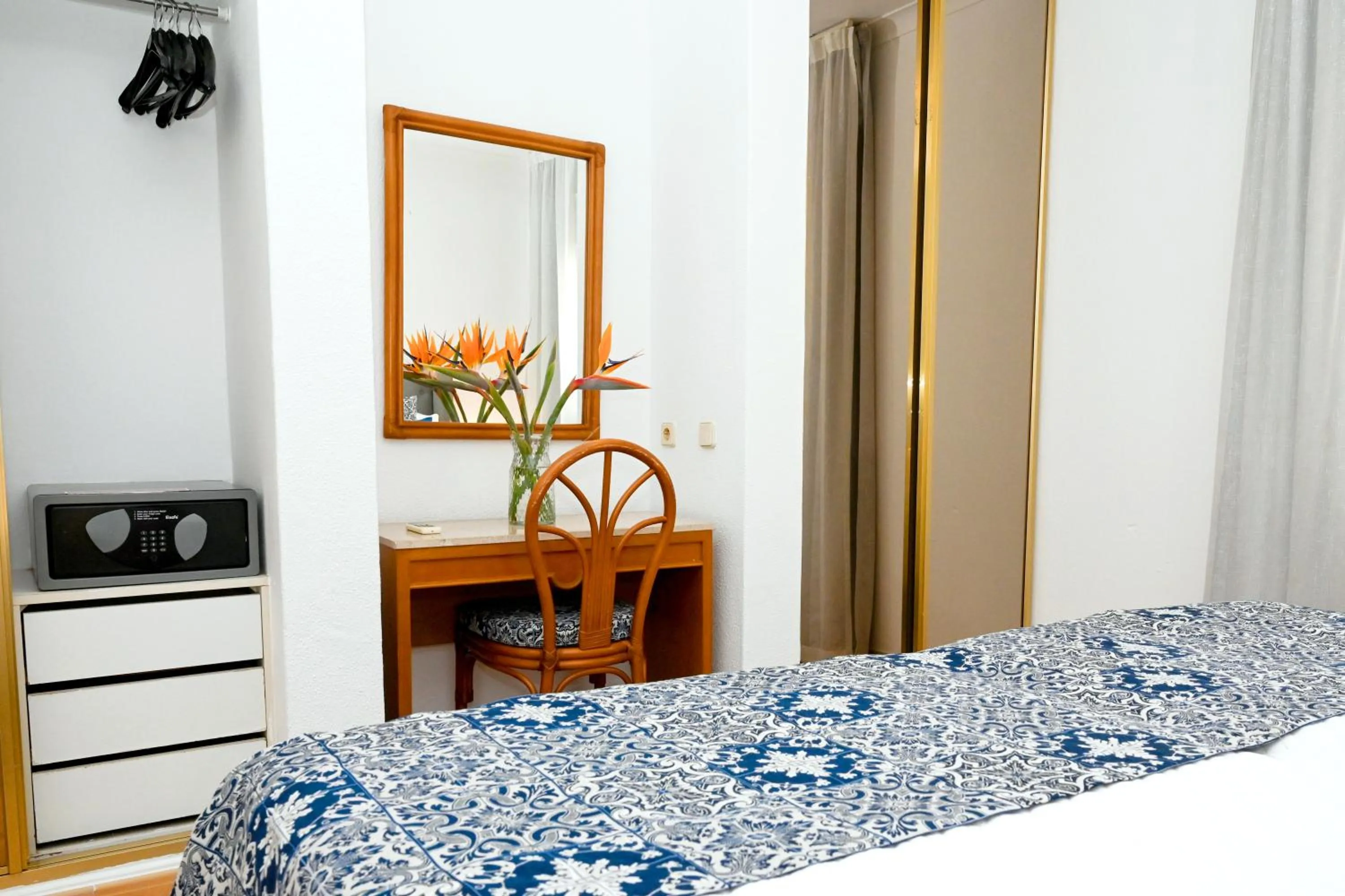 Photo of the whole room, Bed in Muthu Clube Praia da Oura