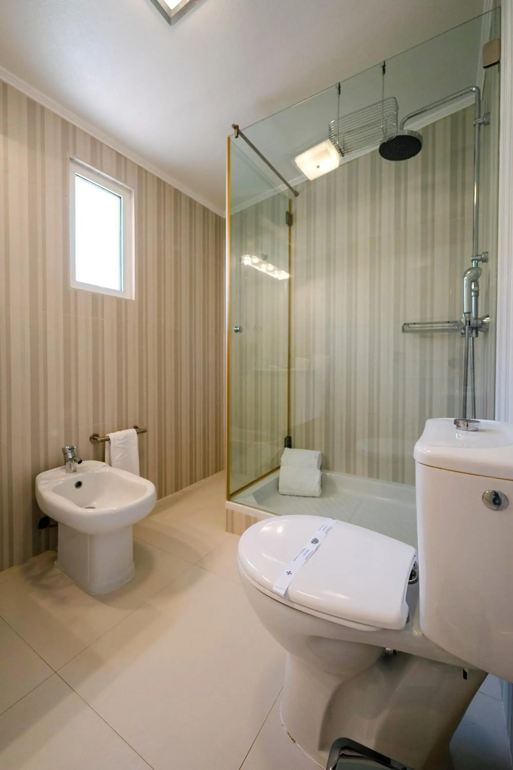 Bathroom in Muthu Clube Praia da Oura Bathroom in Muthu Clube Praia da Oura