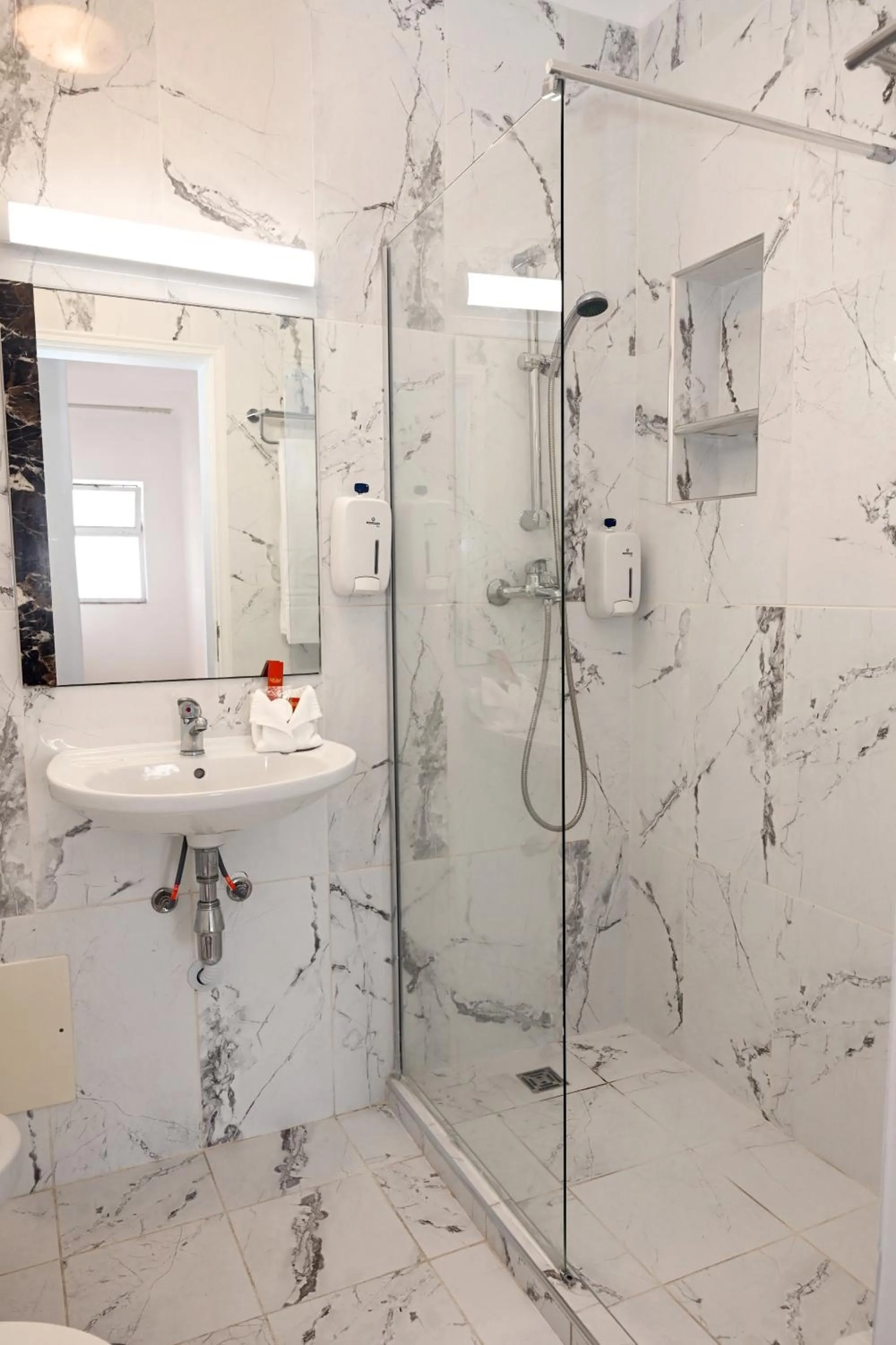 Shower in Muthu Clube Praia da Oura