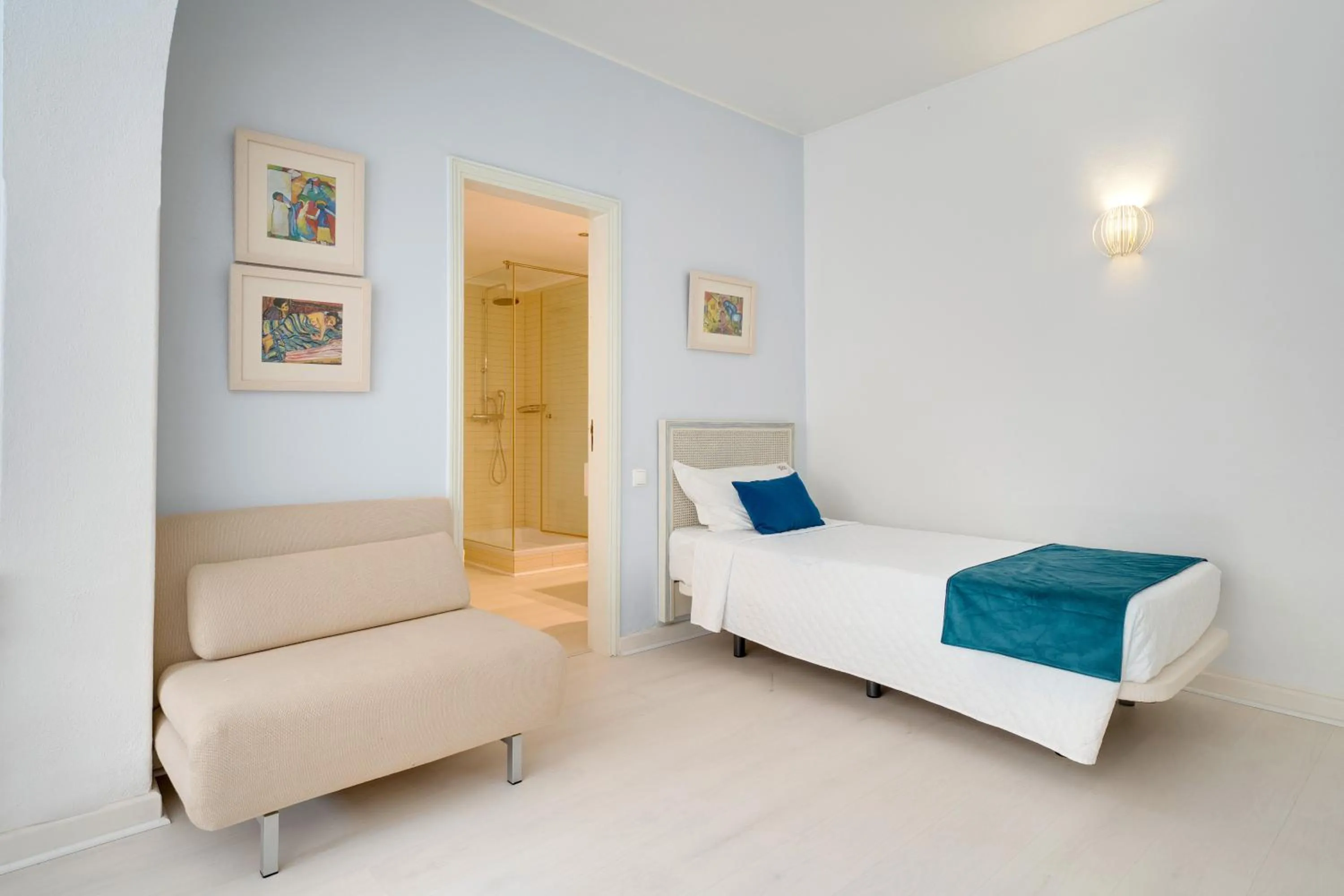 Bedroom, Bed in Muthu Clube Praia da Oura