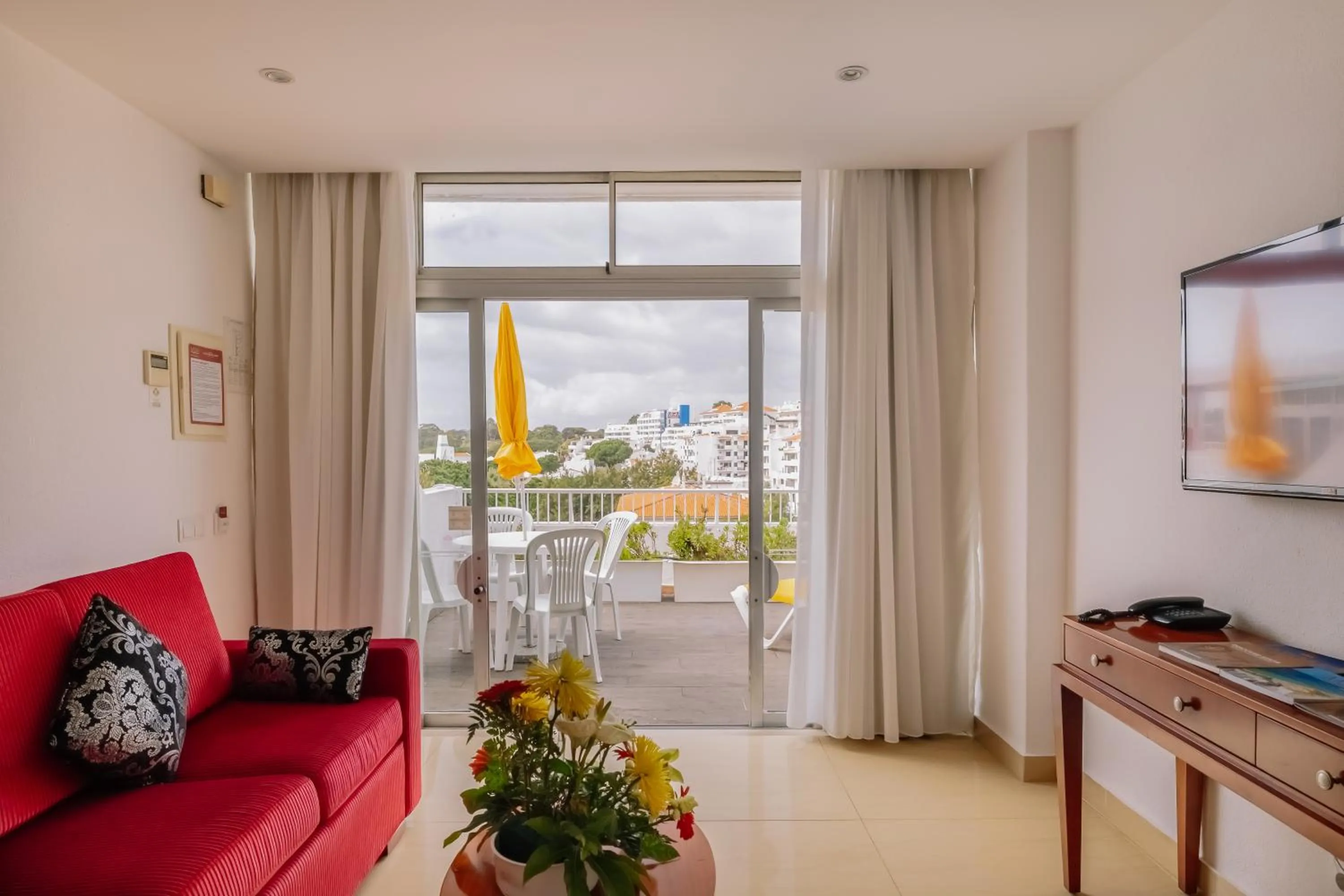 TV and multimedia in Muthu Clube Praia da Oura