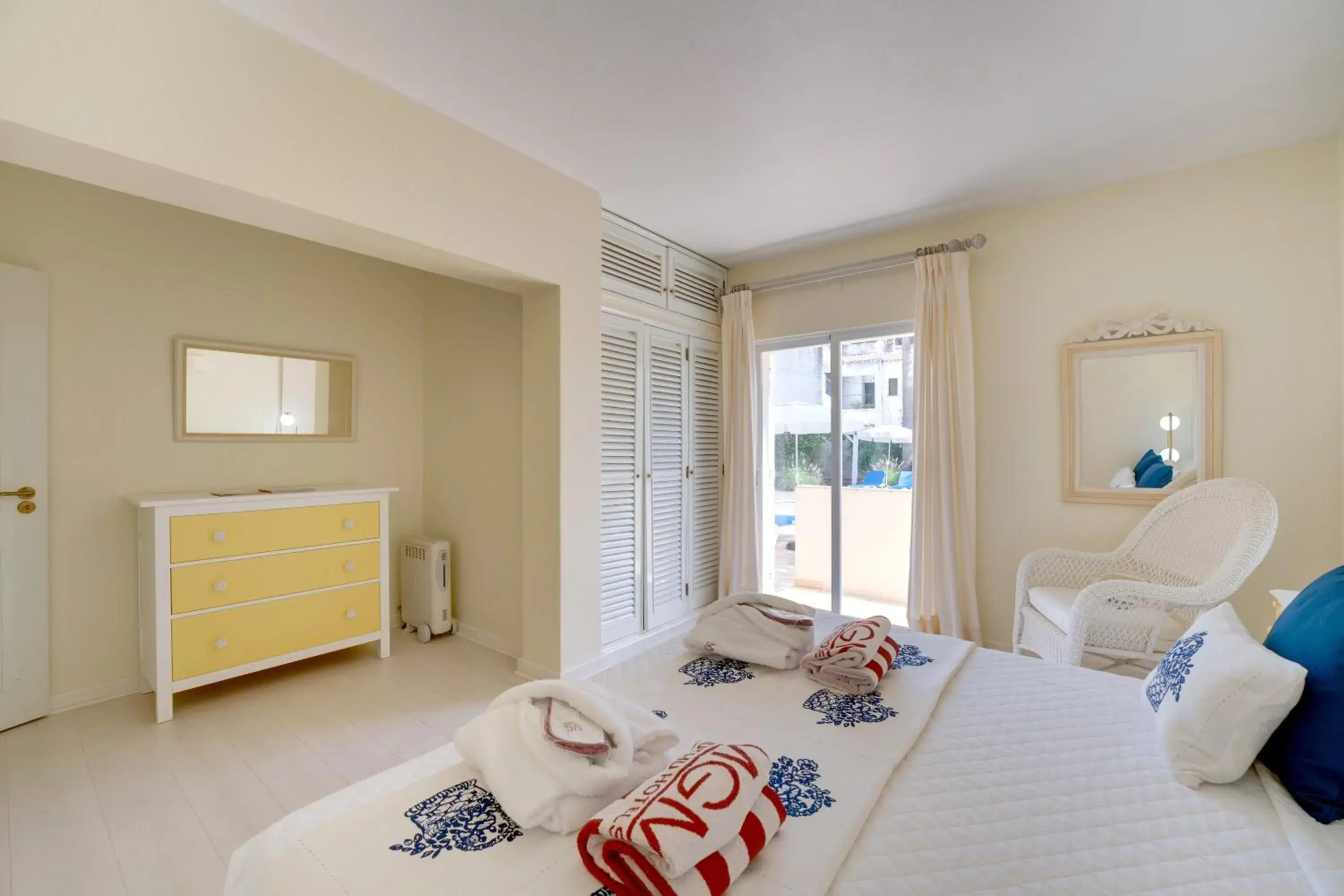 Bedroom, Bed in Muthu Clube Praia da Oura Bedroom, Bed in Muthu Clube Praia da Oura