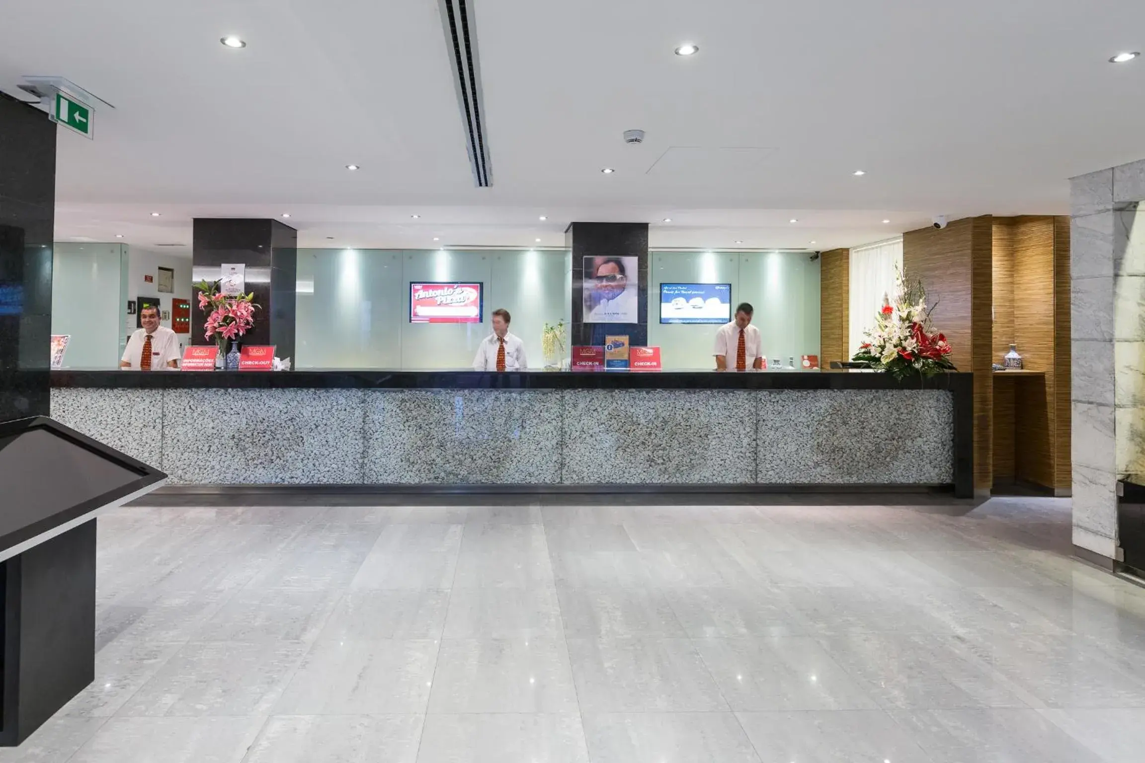 Lobby or reception in Muthu Clube Praia da Oura Lobby or reception in Muthu Clube Praia da Oura