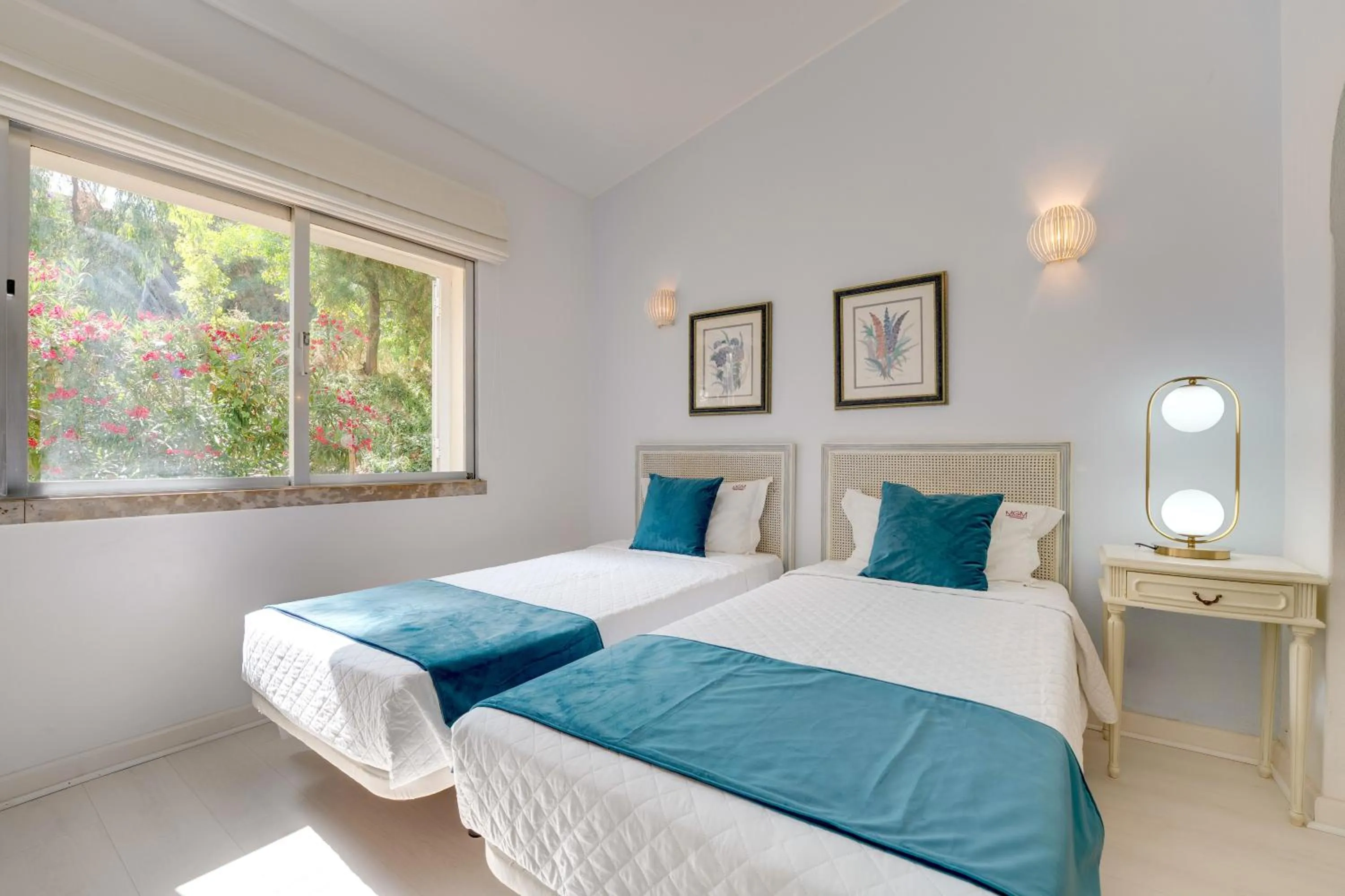 Bedroom, Bed in Muthu Clube Praia da Oura