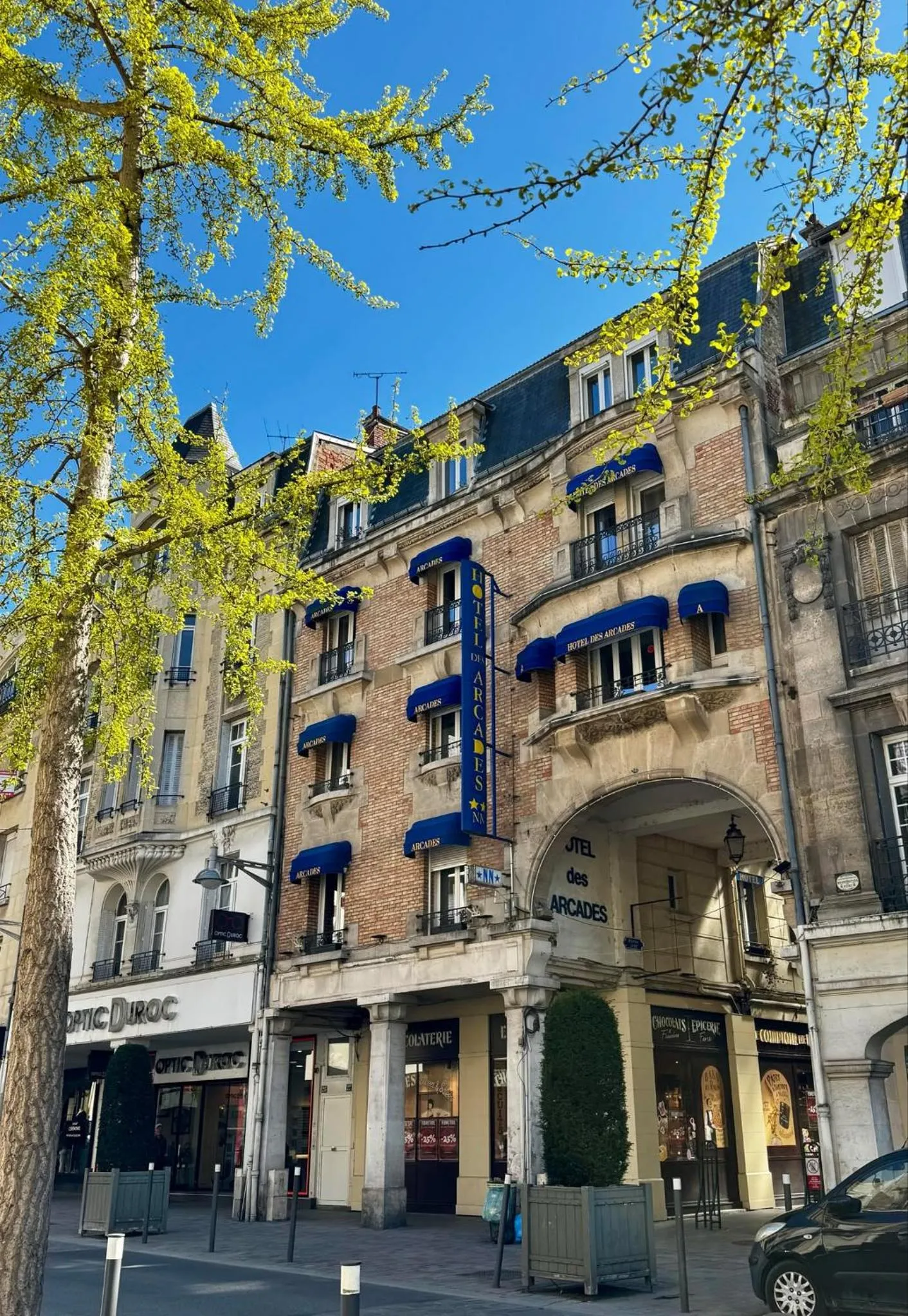 Property building in Hôtel des Arcades