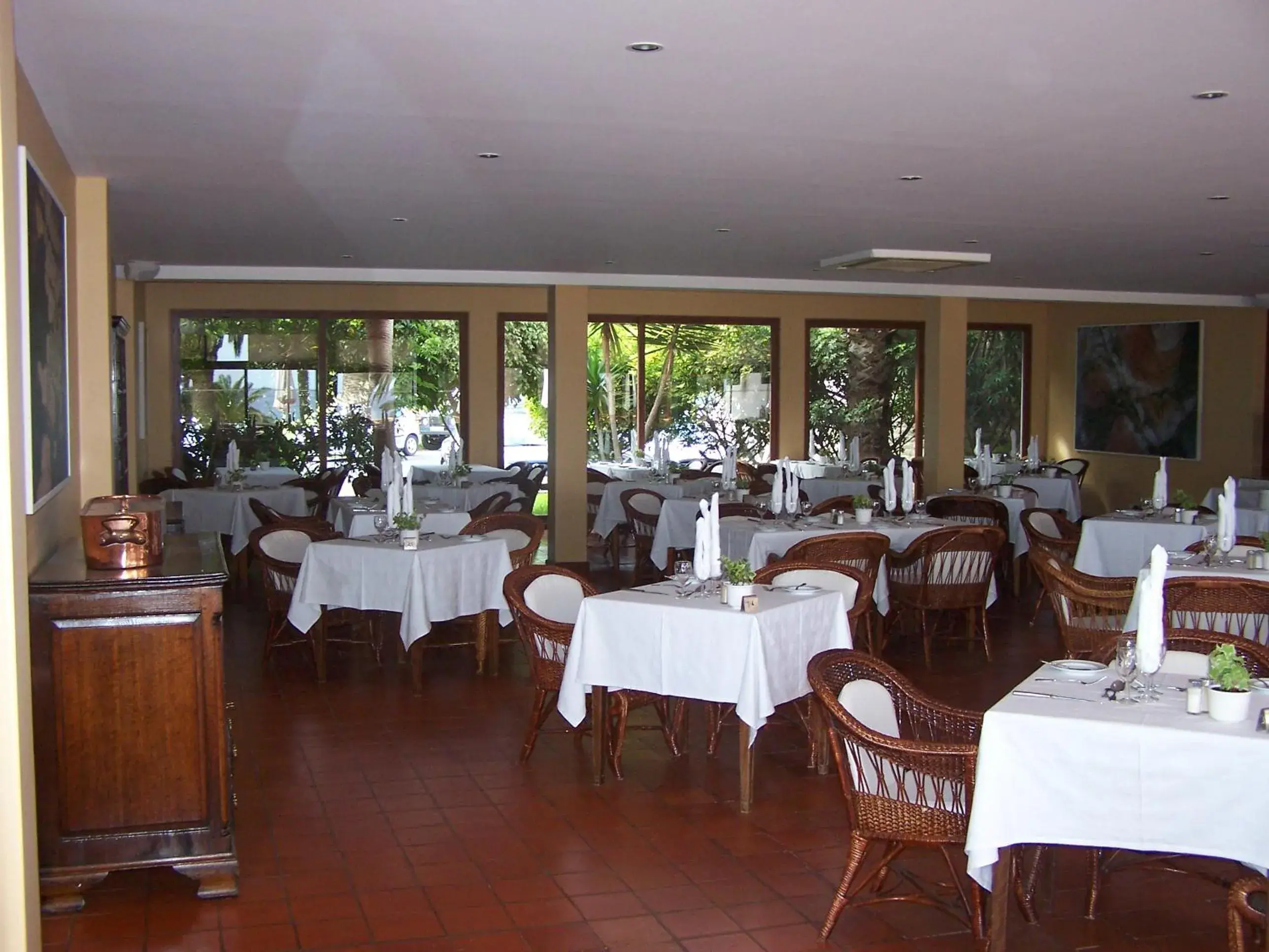 Restaurant/places to eat in Hotel Porto Santo & Spa Restaurant/places to eat in Hotel Porto Santo & Spa