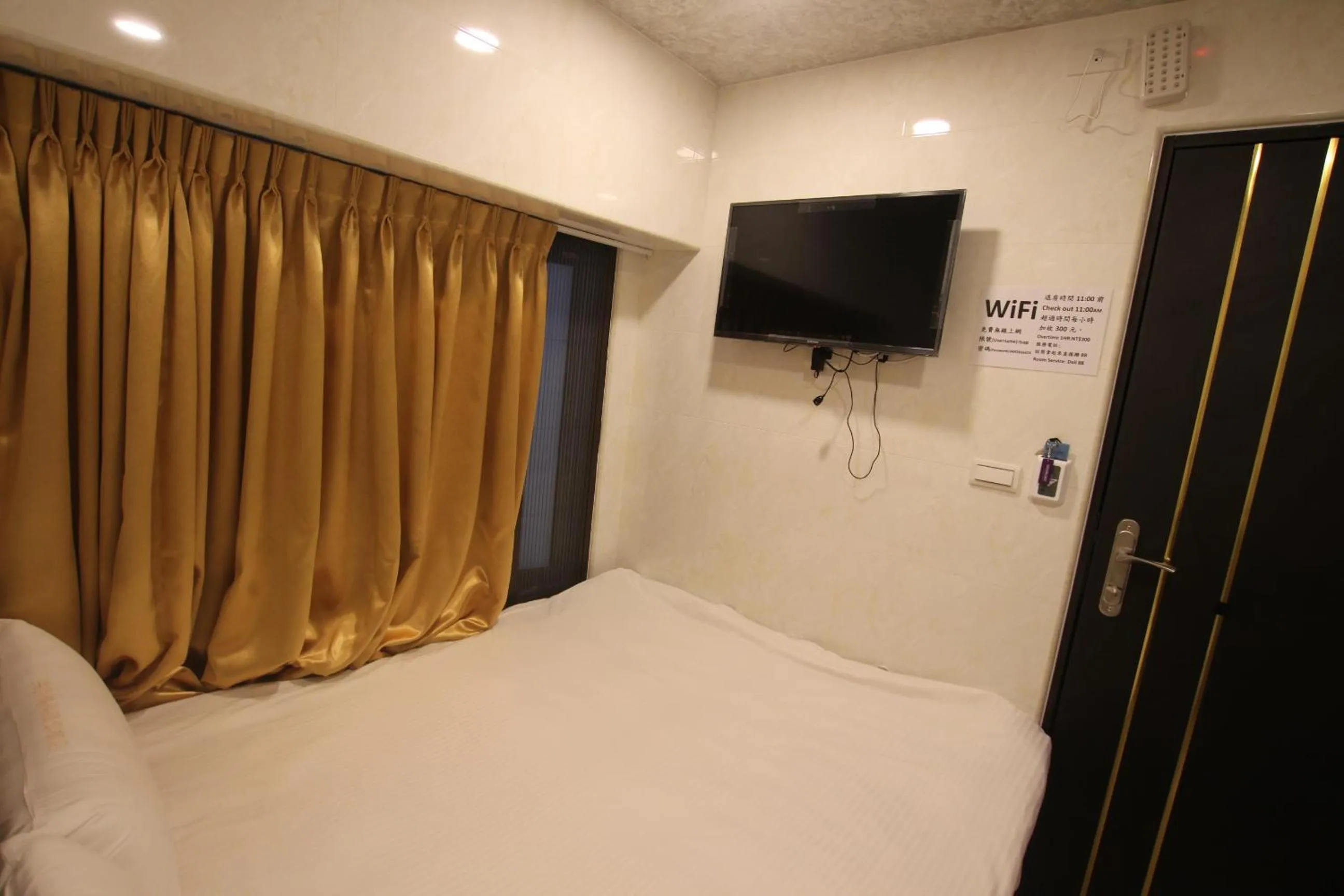 Bed in Tanxiang Resort Hotel Sun Moon Lake Harbour - Sun Moon Lake Pier