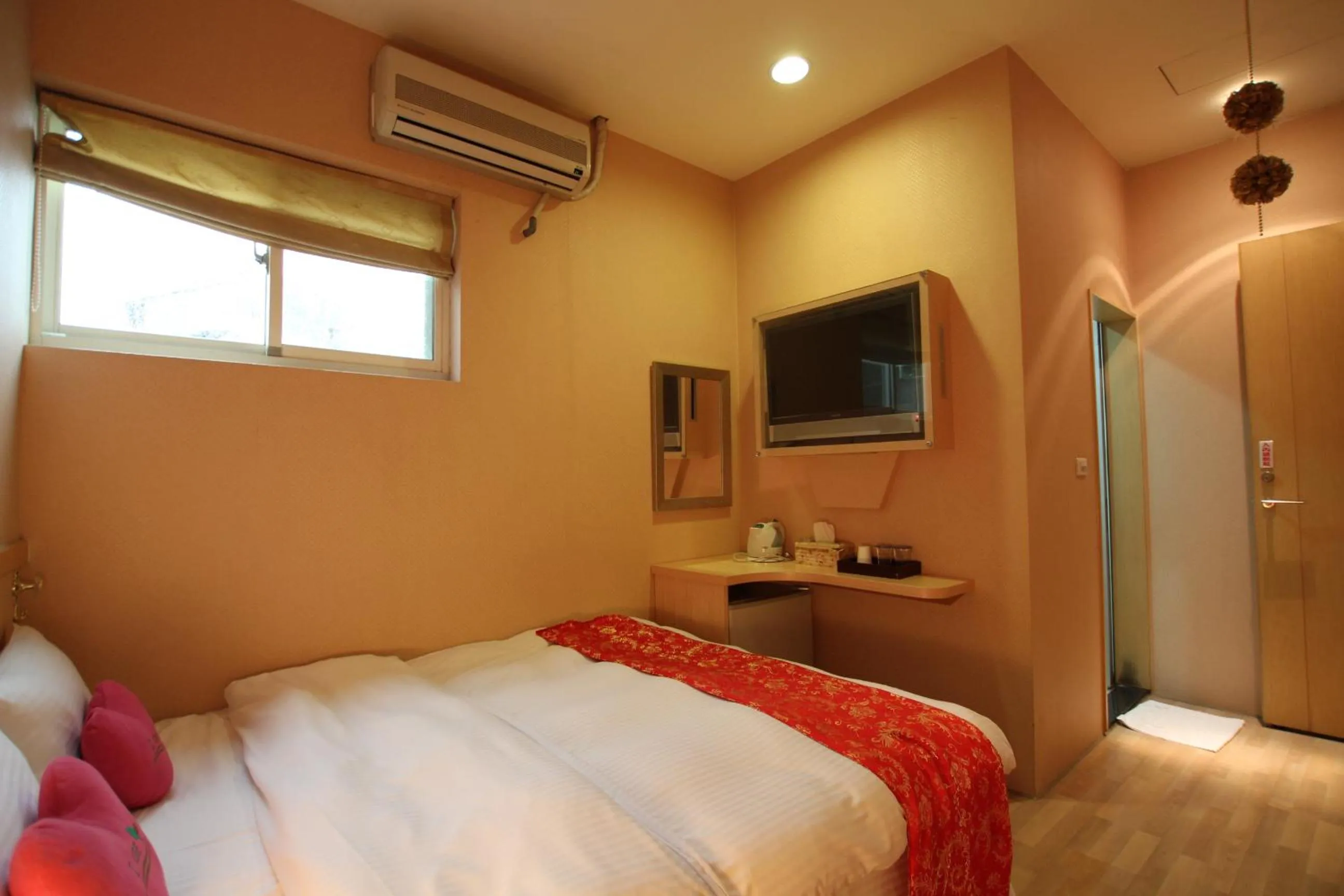 Day, Bed in Tanxiang Resort Hotel Sun Moon Lake Harbour - Sun Moon Lake Pier