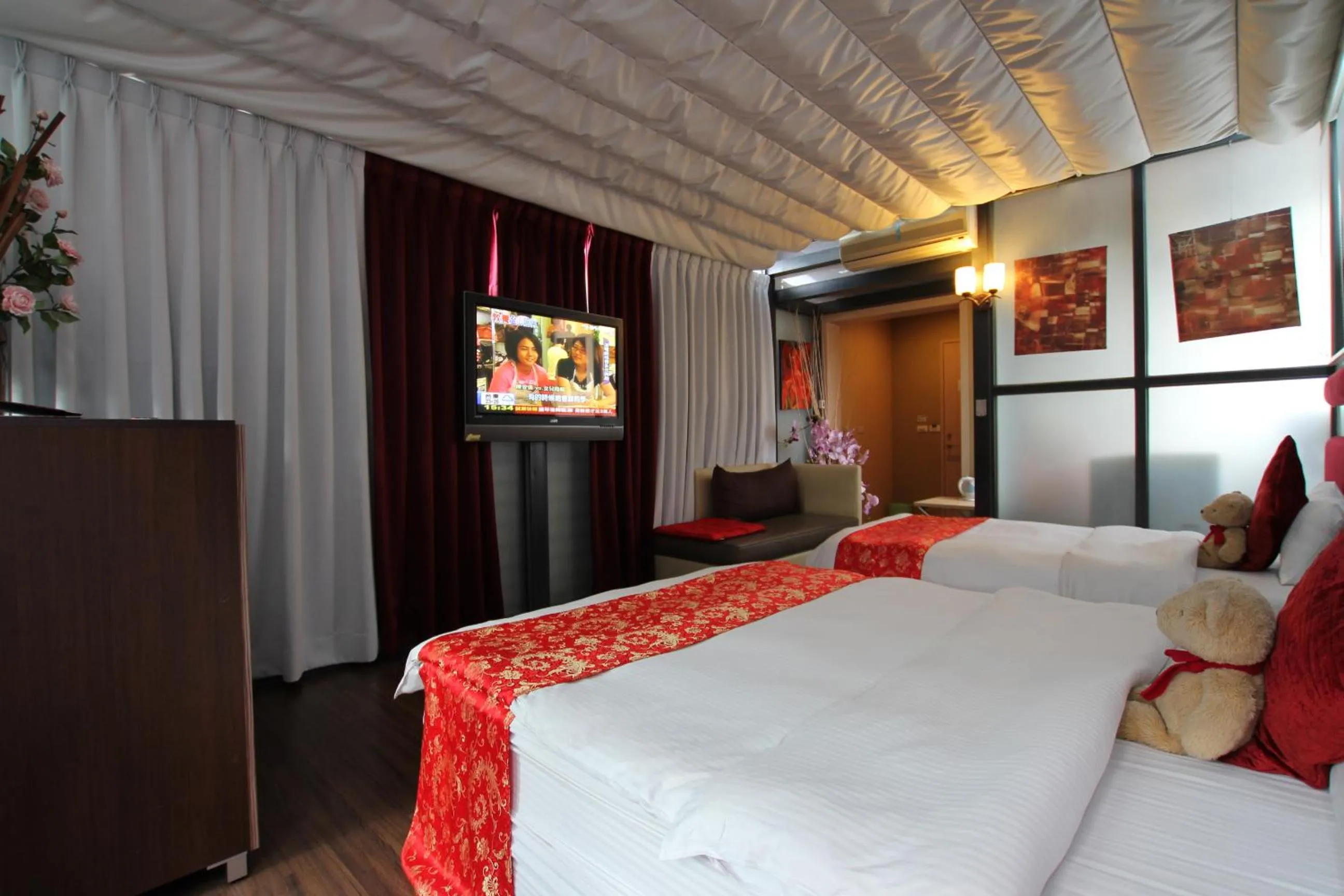 Photo of the whole room, Bed in Tanxiang Resort Hotel Sun Moon Lake Harbour - Sun Moon Lake Pier