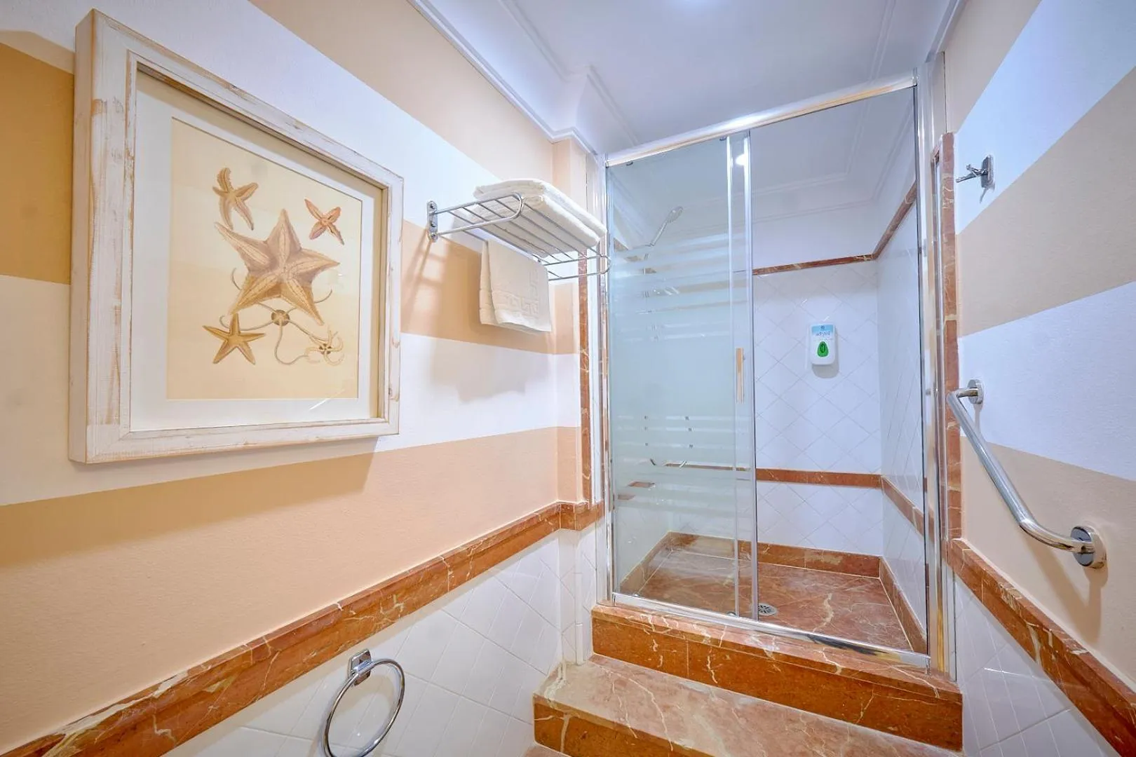 Bathroom in Labreña Hotel