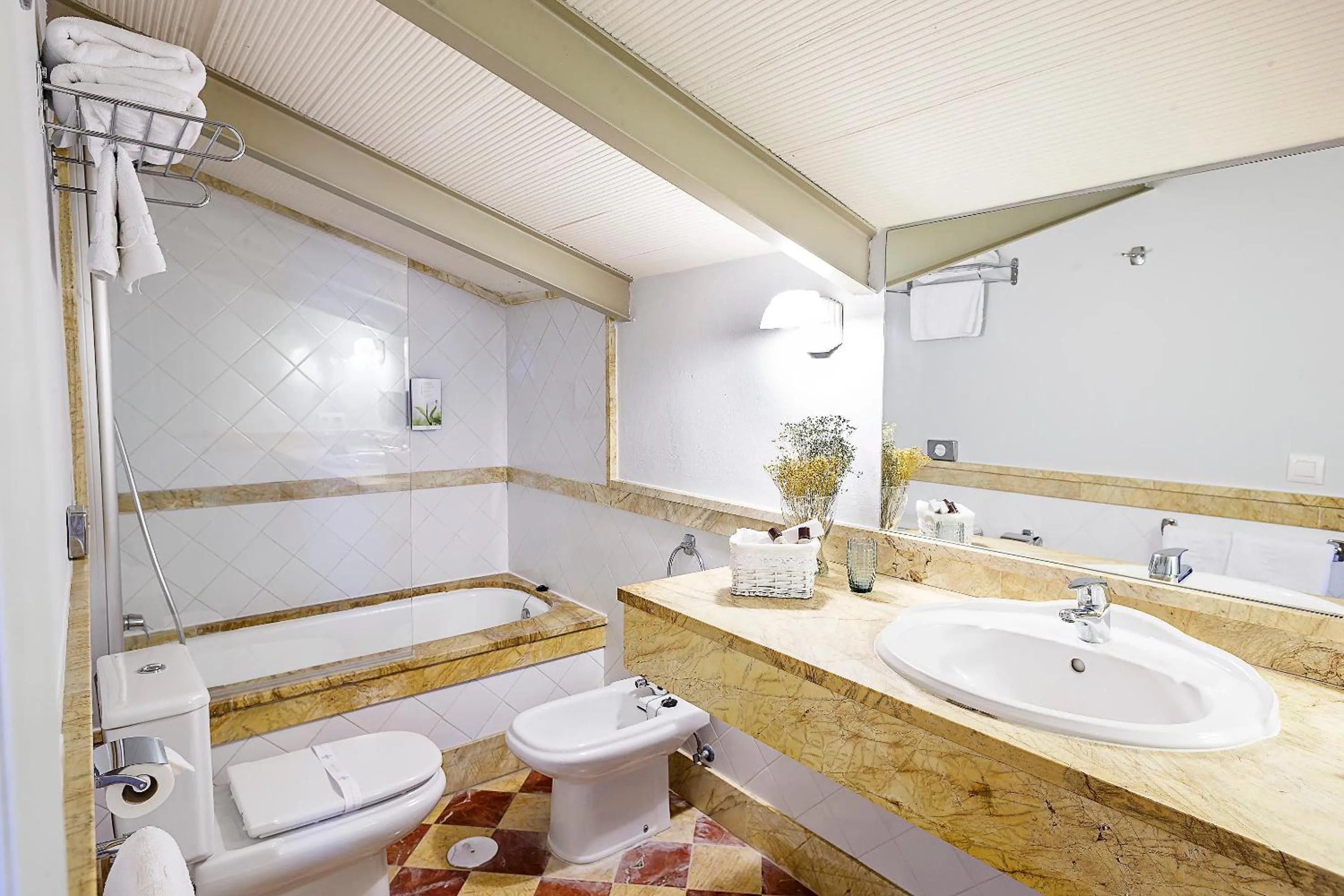 Bathroom in Labreña Hotel