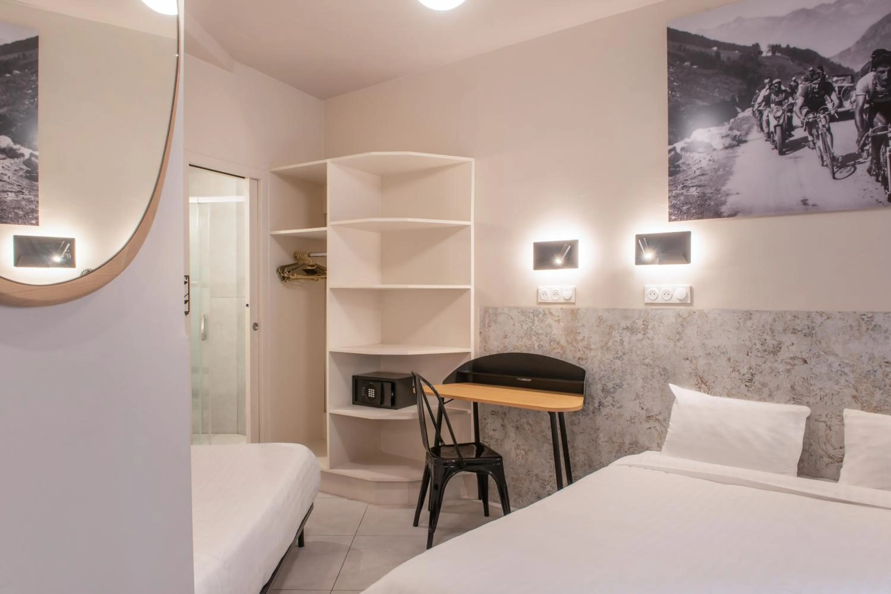 Bed in Hôtel de Roubaix