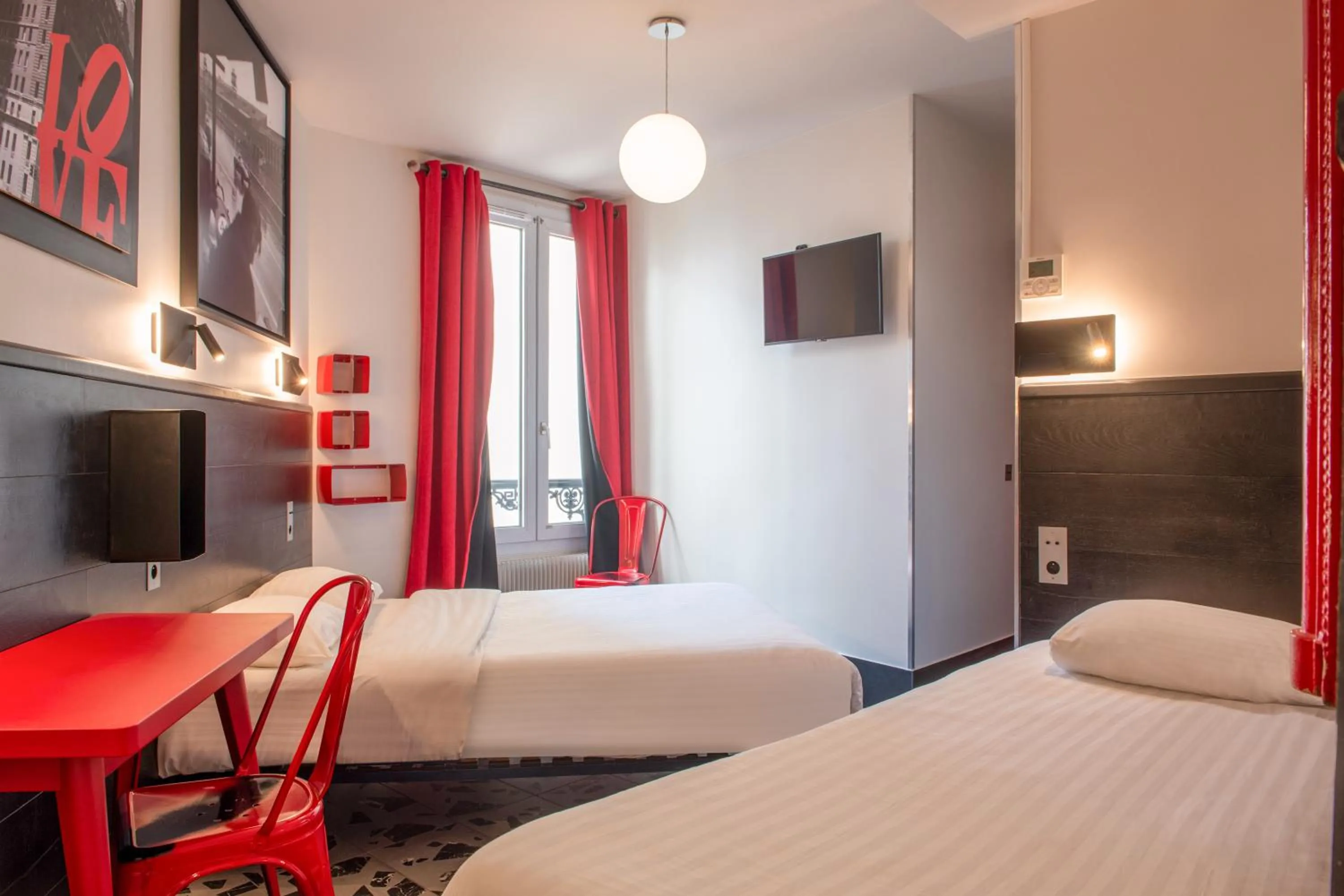 Bed in Hôtel de Roubaix