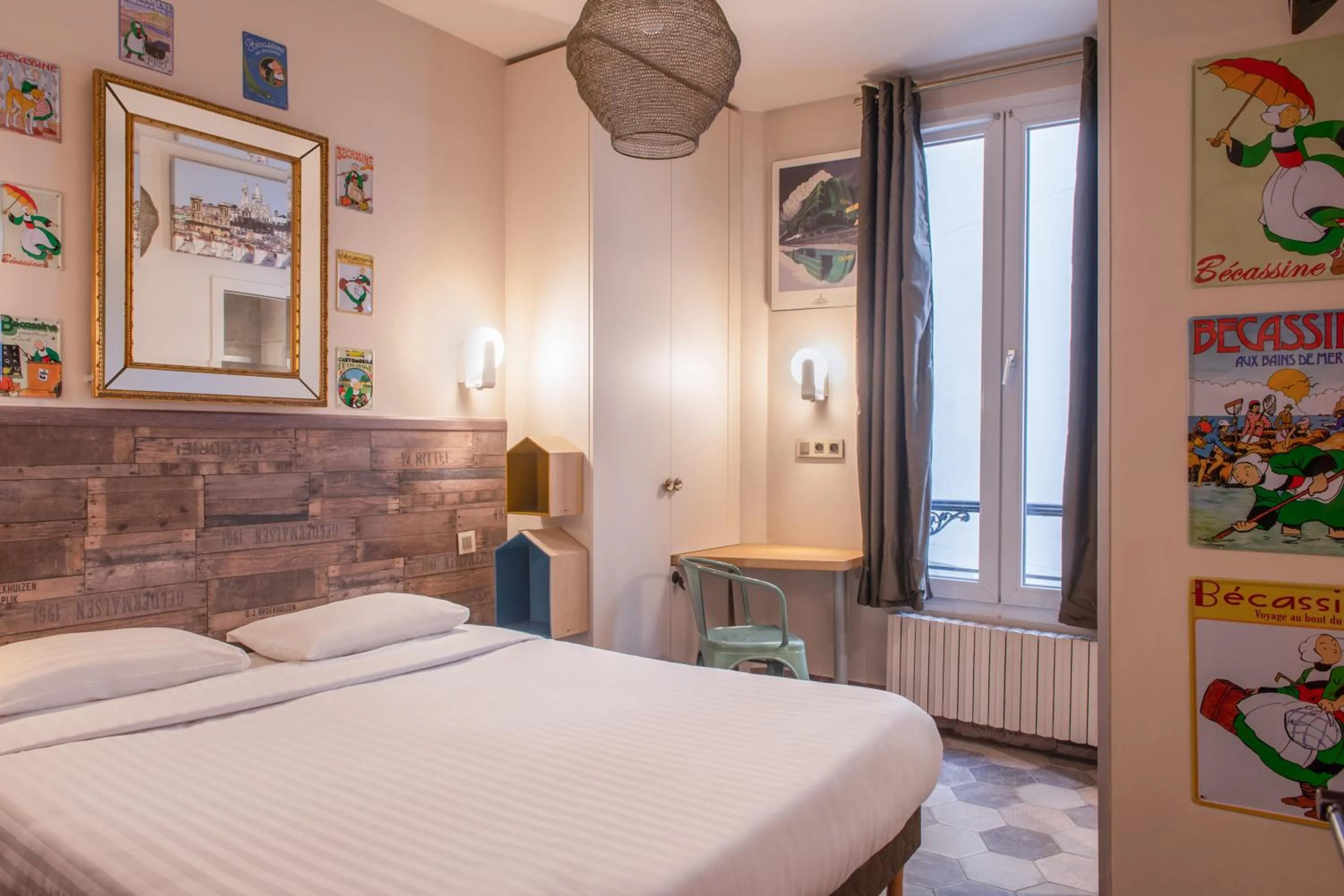 Bed in Hôtel de Roubaix