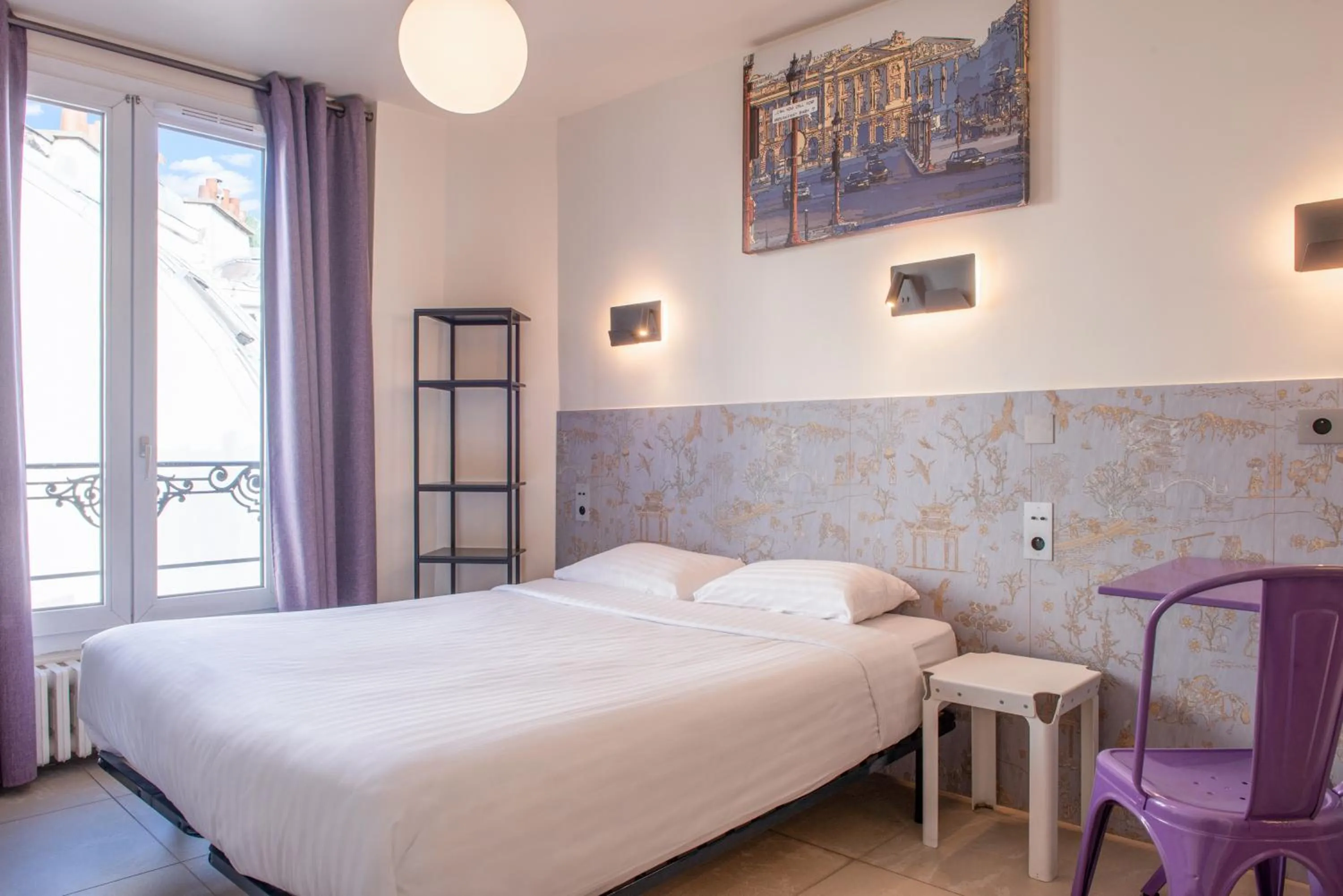 Bed in Hôtel de Roubaix