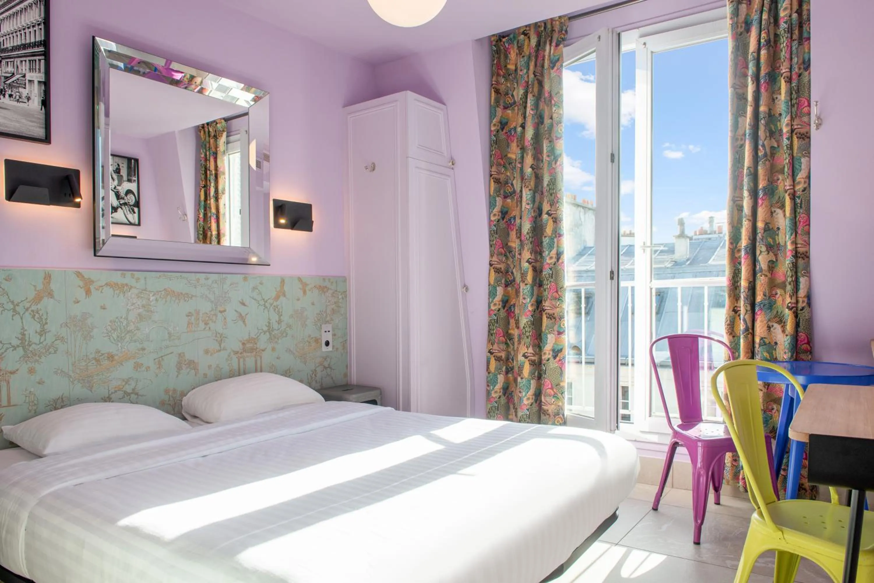 Bed in Hôtel de Roubaix