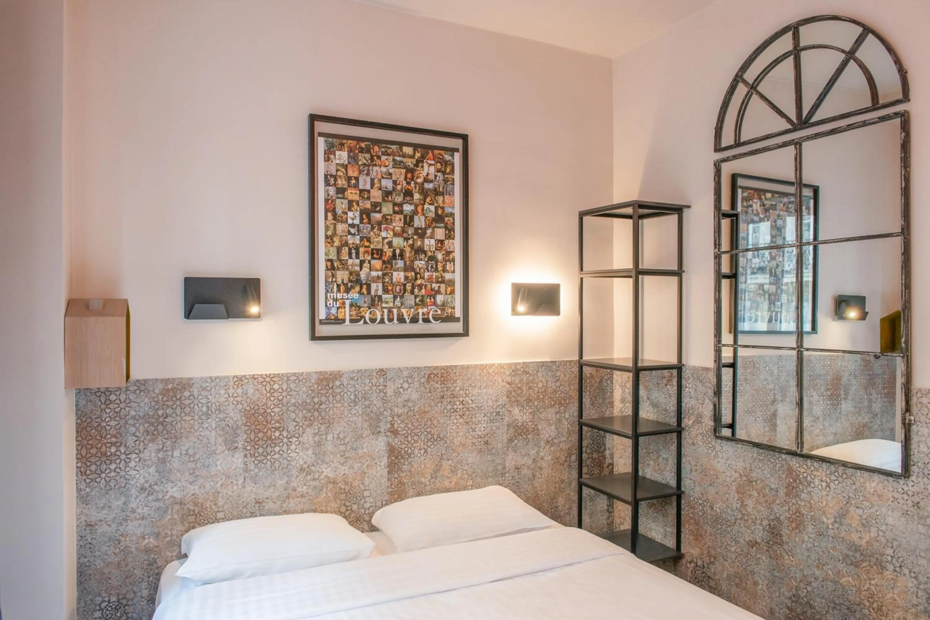 Bed in Hôtel de Roubaix