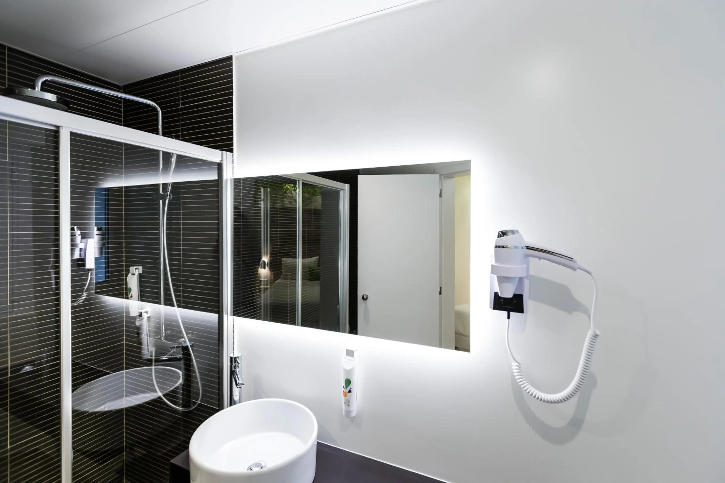 Bathroom in Ibis Styles Lisboa Centro Marquês de Pombal