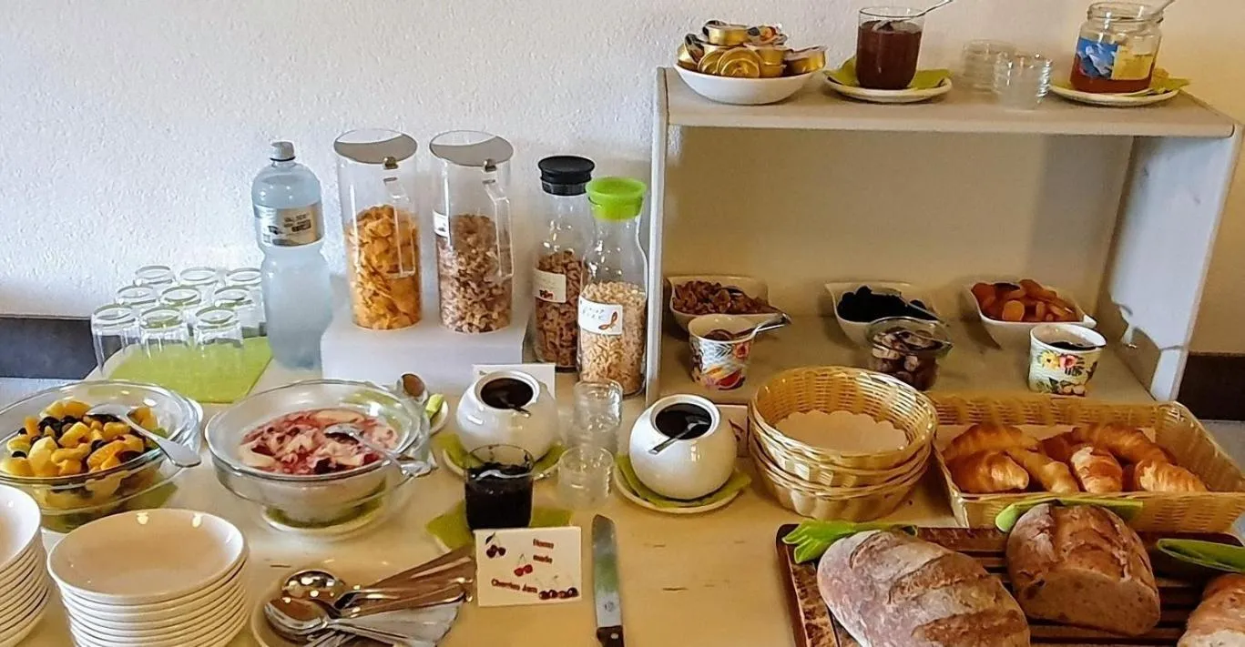 Breakfast in Chalet-Gafri - BnB - Frühstückspension und Gastfreundschaft
