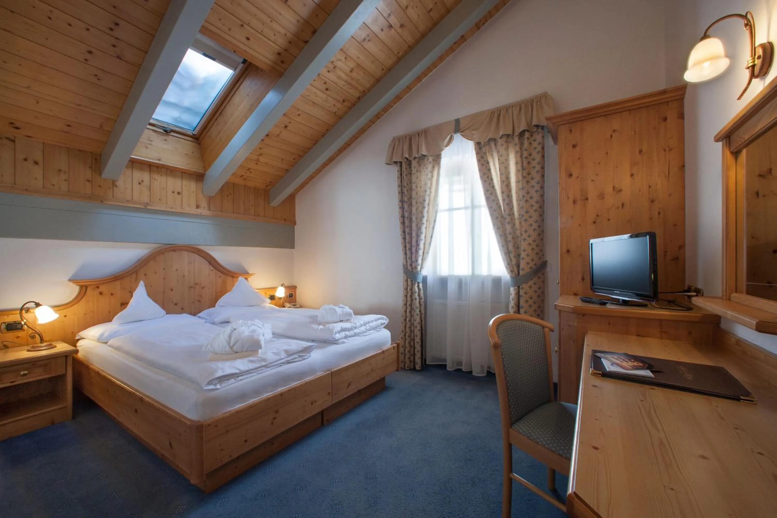 Bed in Hotel Alpenrose