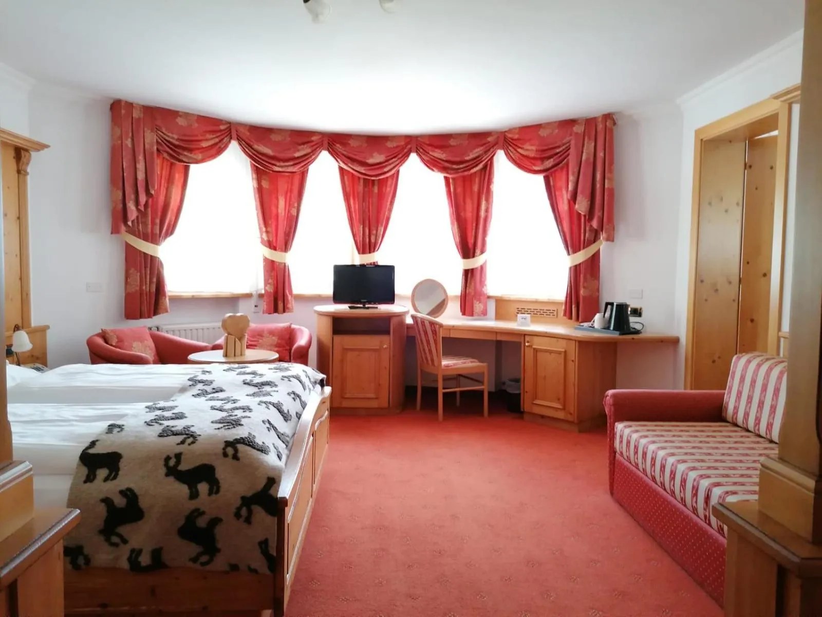 Bed in Hotel Alpenrose