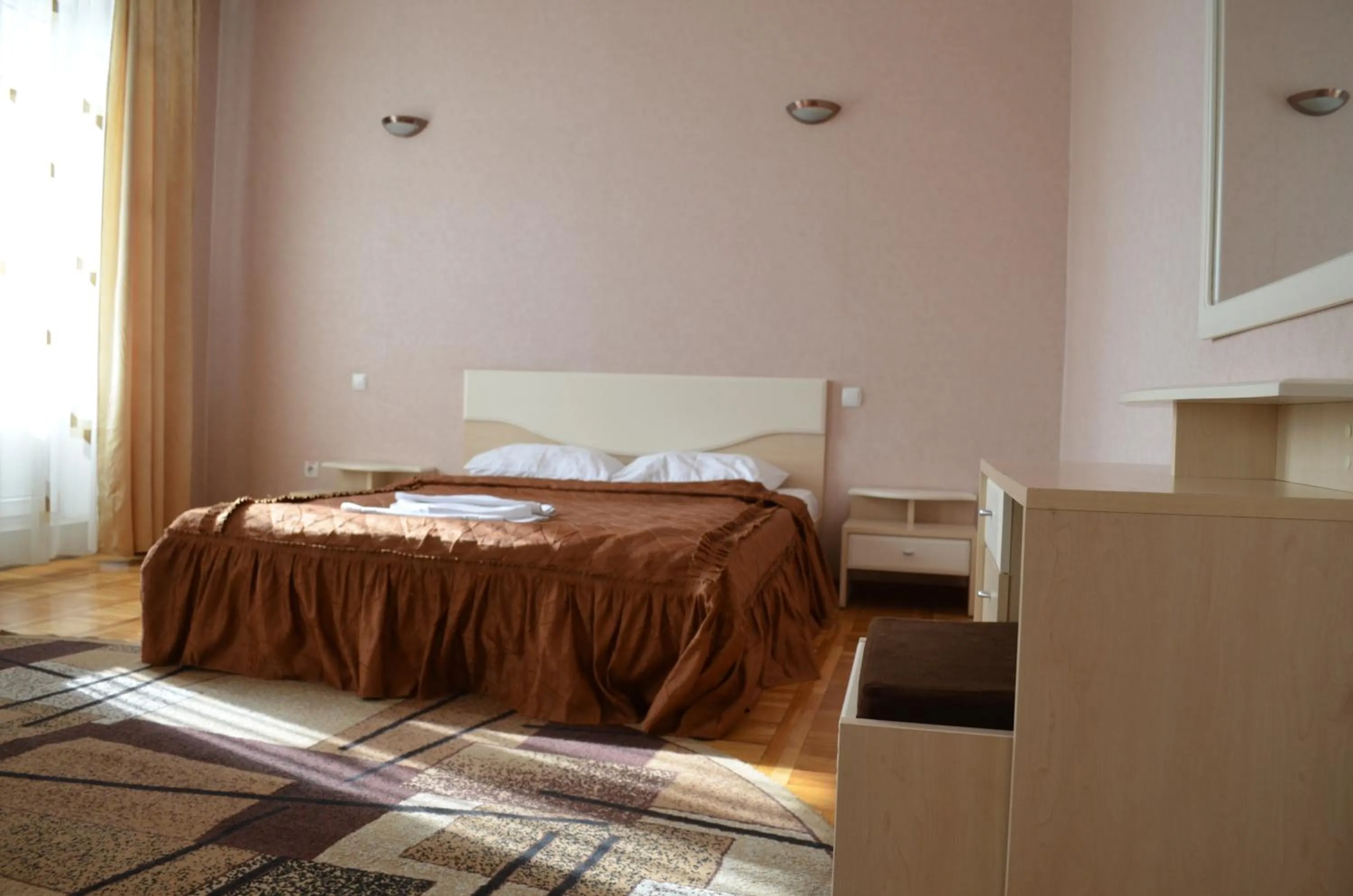 Bed in Gostiniy Dvor