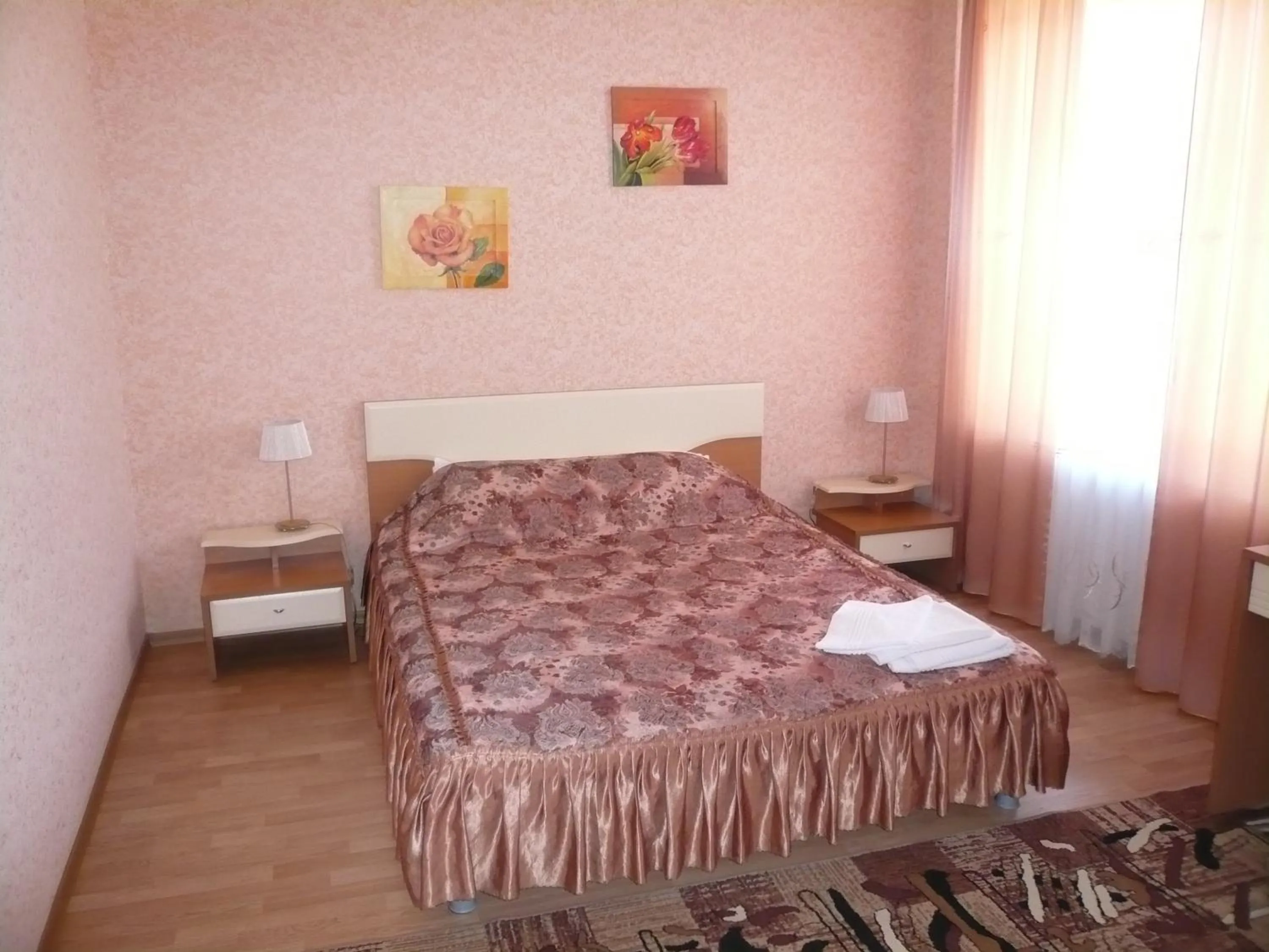 Photo of the whole room, Bed in Gostiniy Dvor