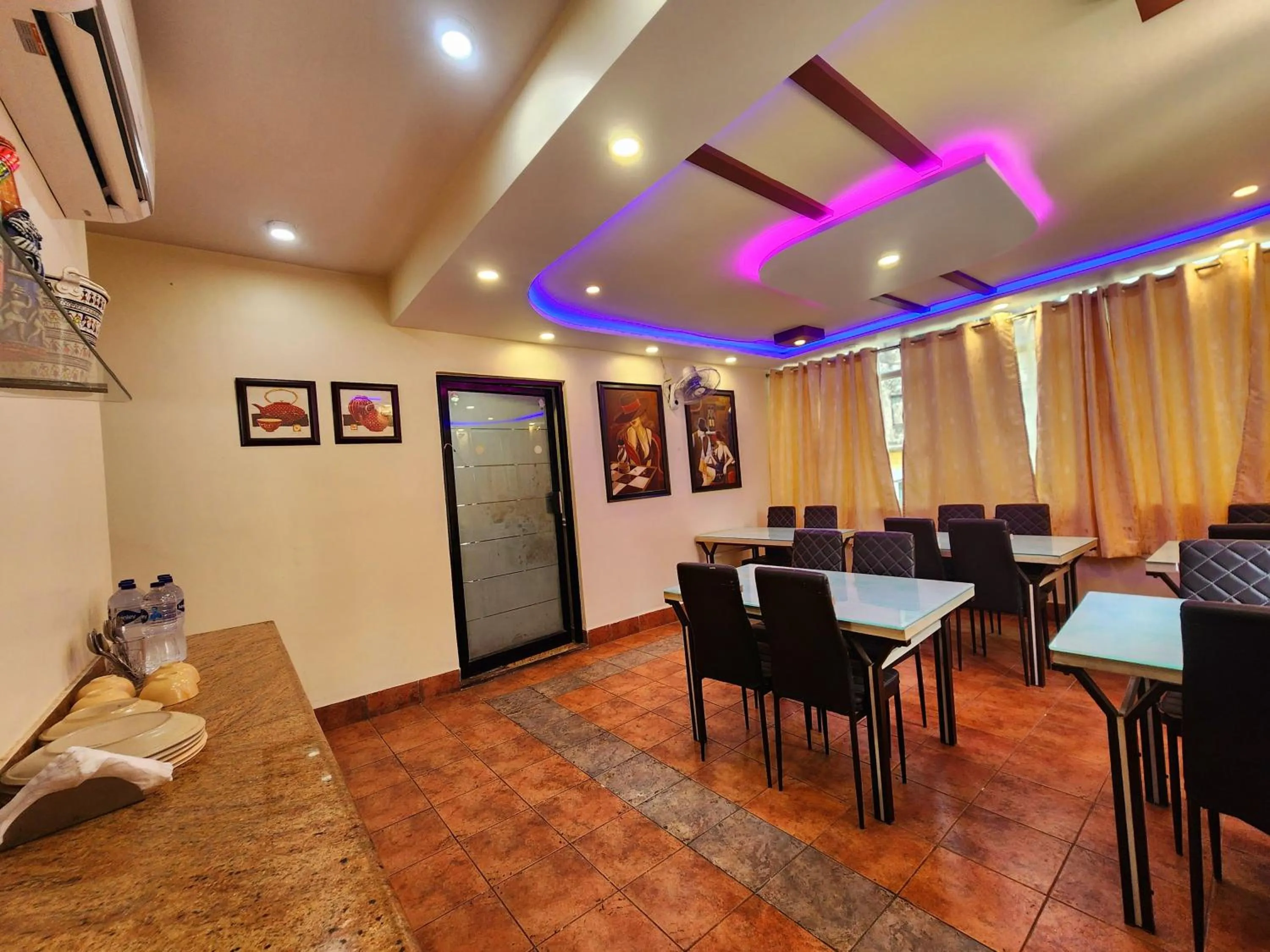 Lobby or reception in Bhammar's Inn - A Pure Veg