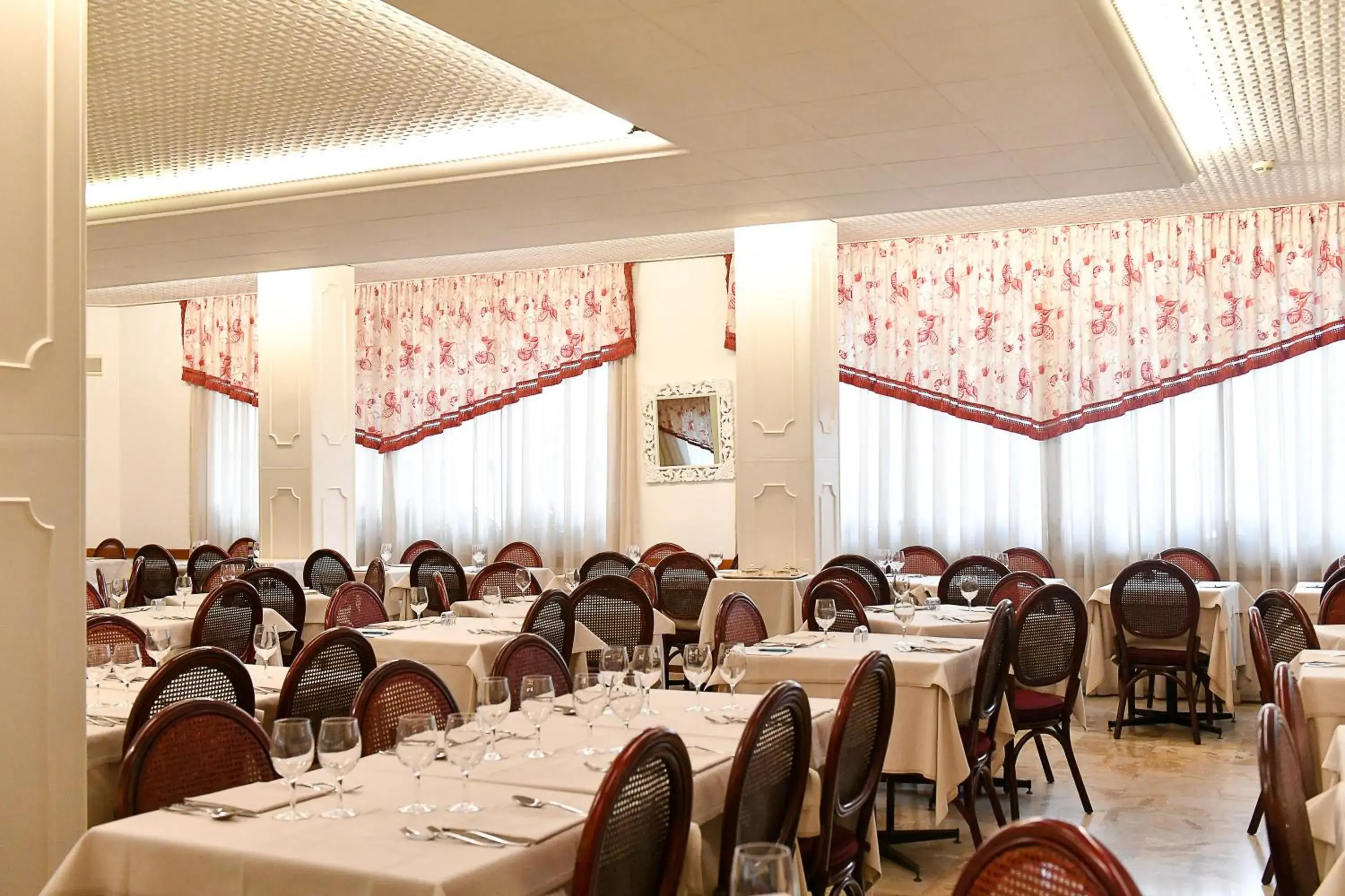 Restaurant/Places to Eat in Hotel Beny